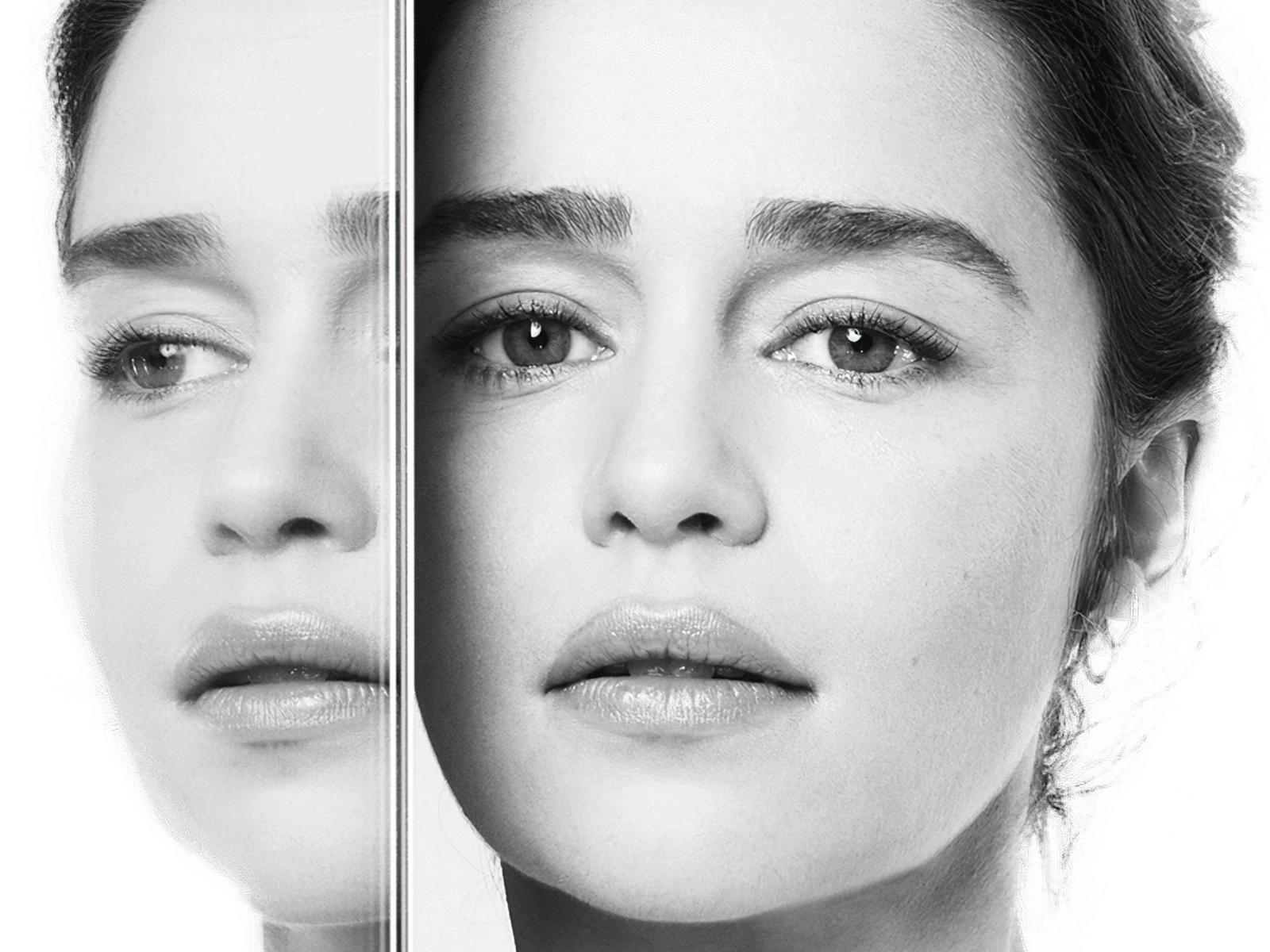 Лицо британской актрисы Эмилии Кларк