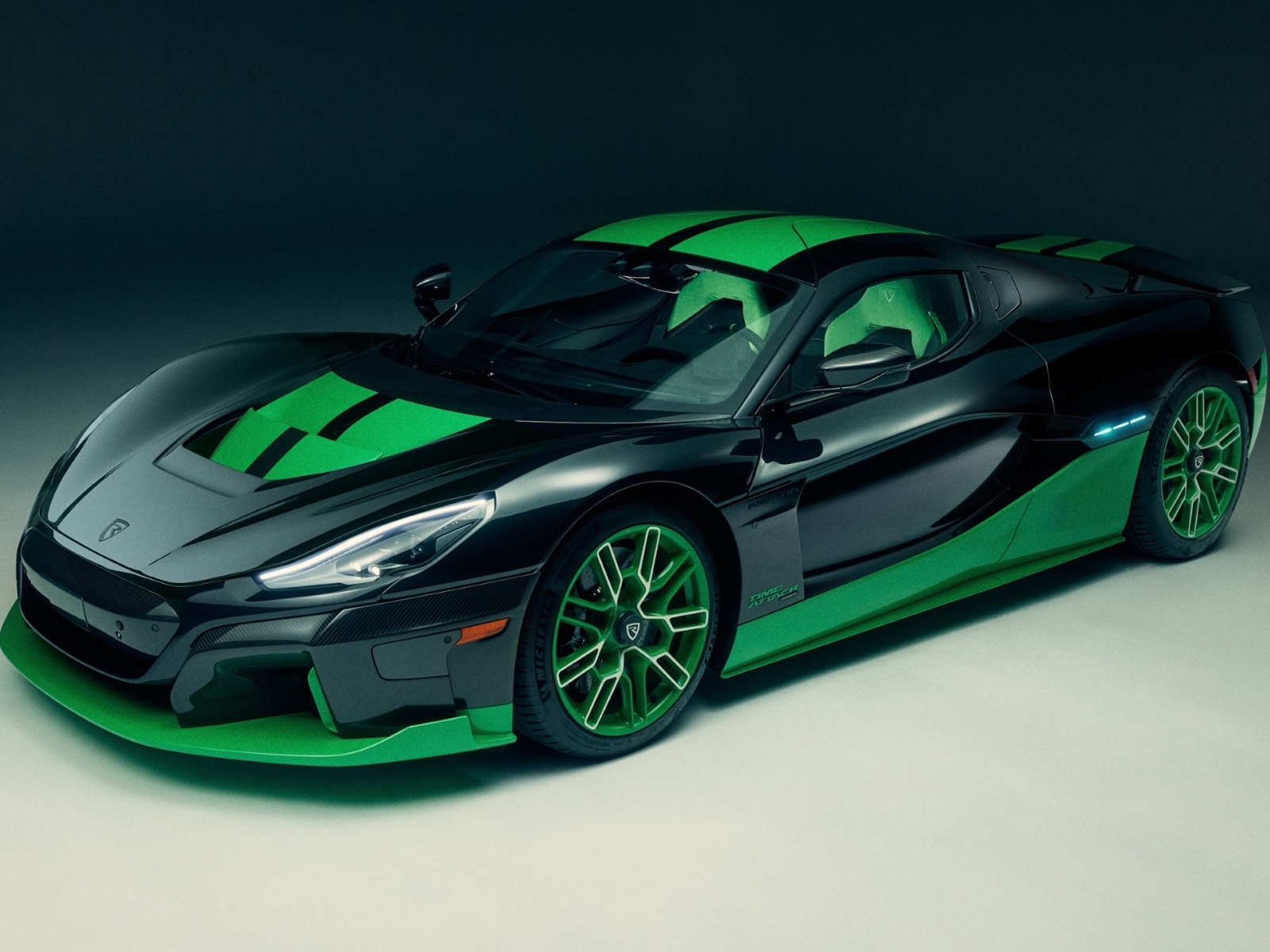 Быстрый автомобиль Rimac Nevera Time Attack 2023 года