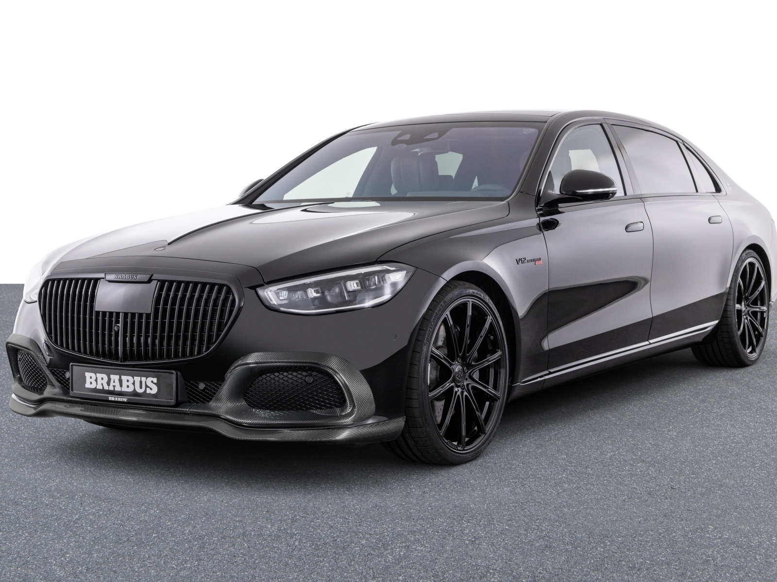 Стильный автомобиль Brabus 850 2023 года