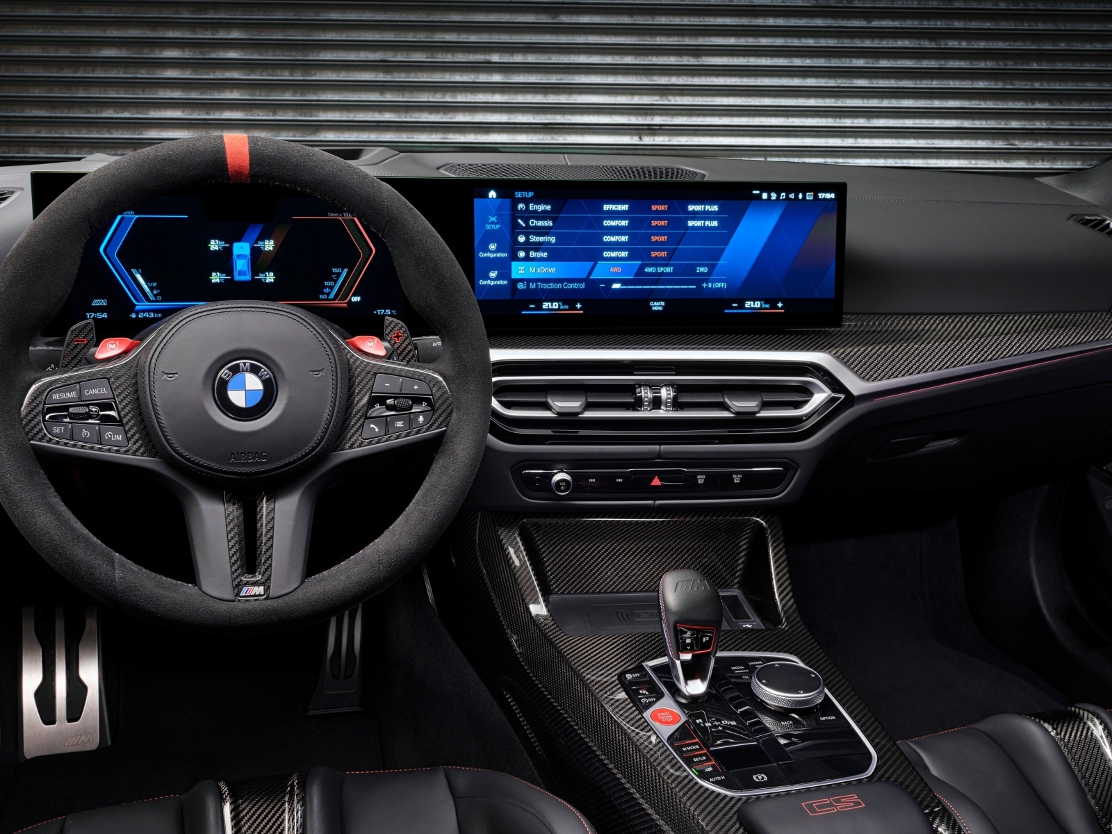 Черный салон автомобиля BMW M3 CS 2023 года