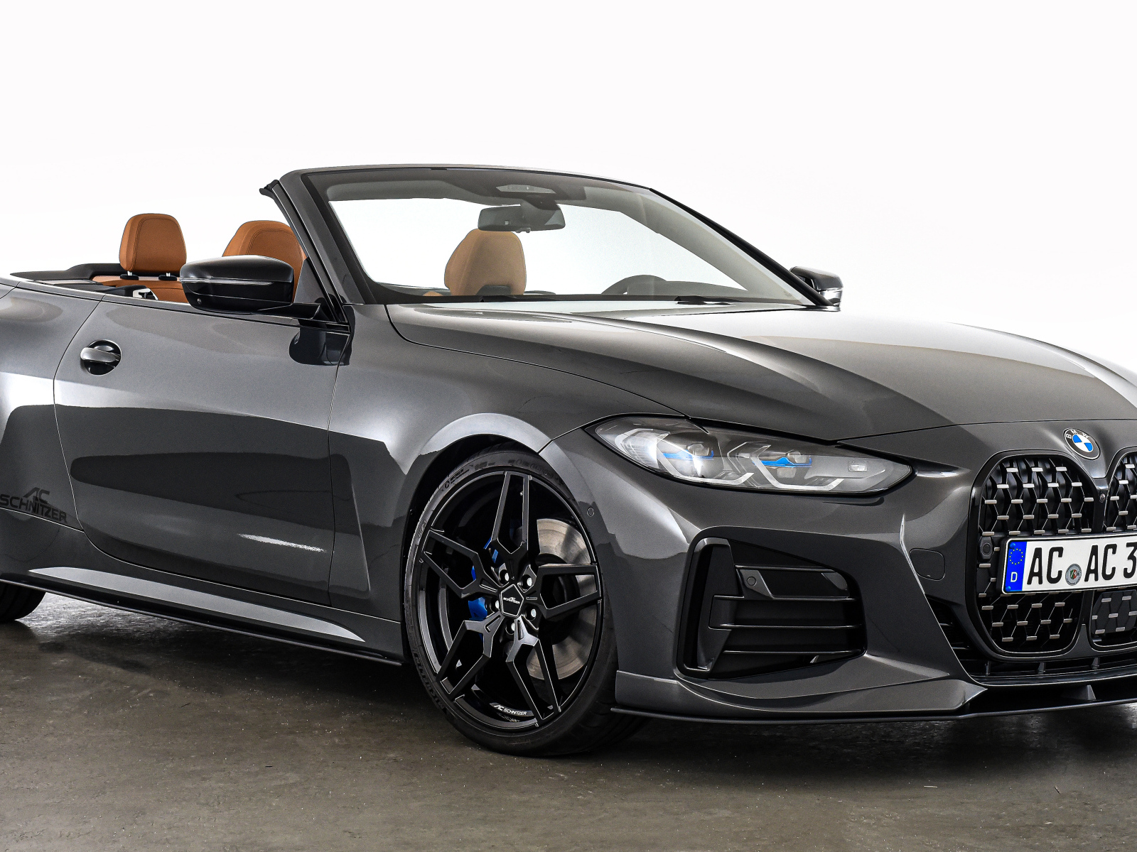 Серебристый кабриолет BMW 4 Series Cabrio 2021 года