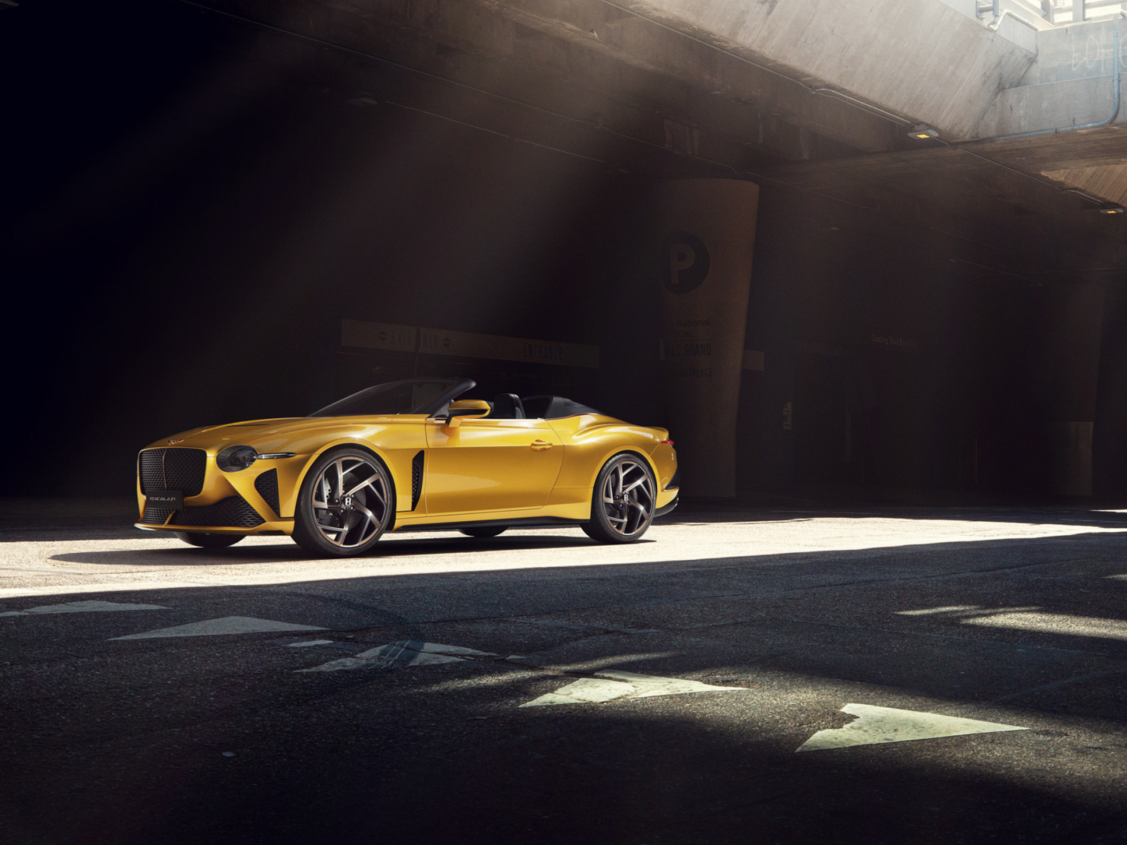 Кабриолет Bentley Bacalar  в ангаре