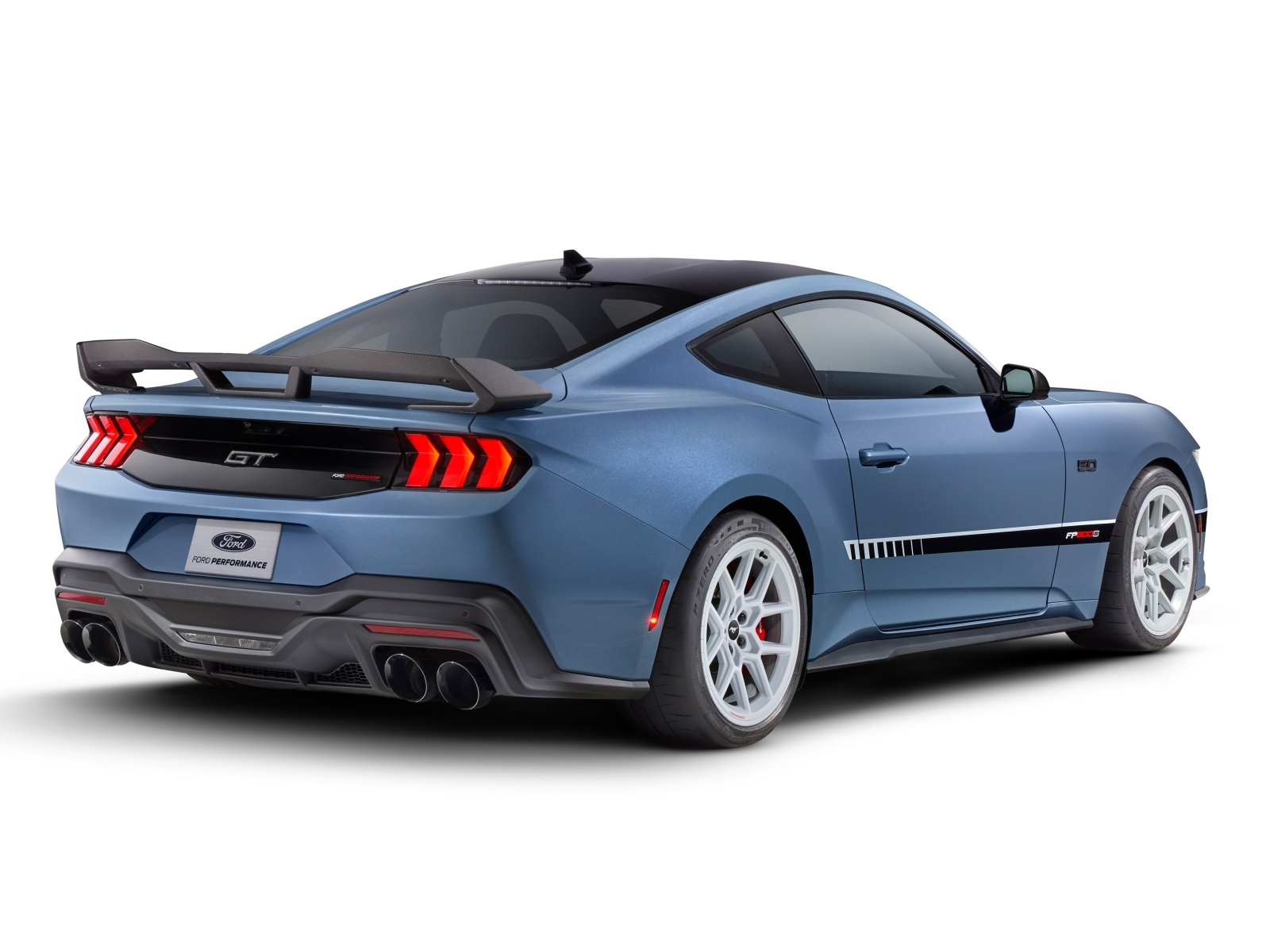 Презентация автомобиля Ford Mustang FP800S сзади