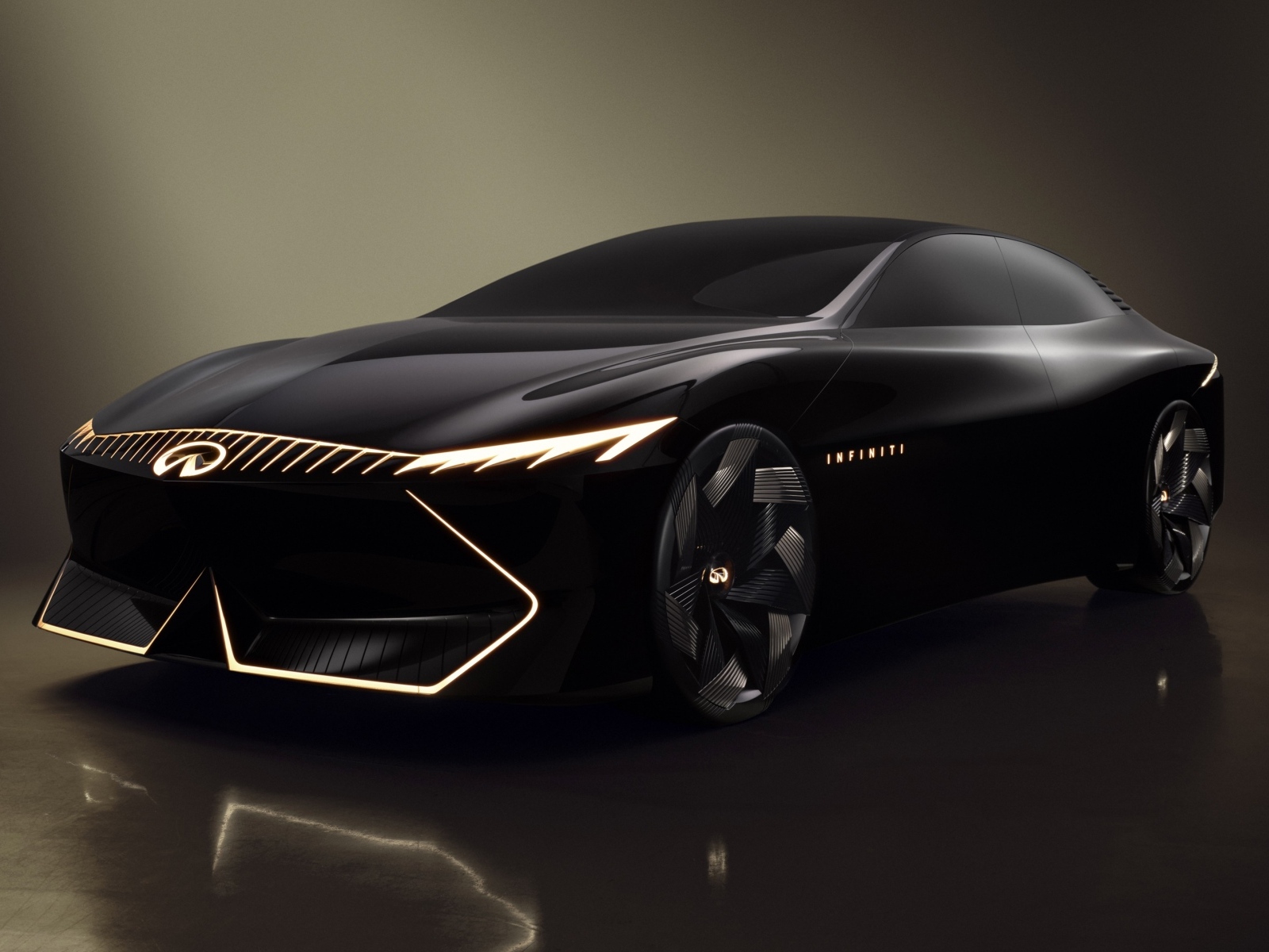 Черный автомобиль Infiniti Vision Qe 2023 года