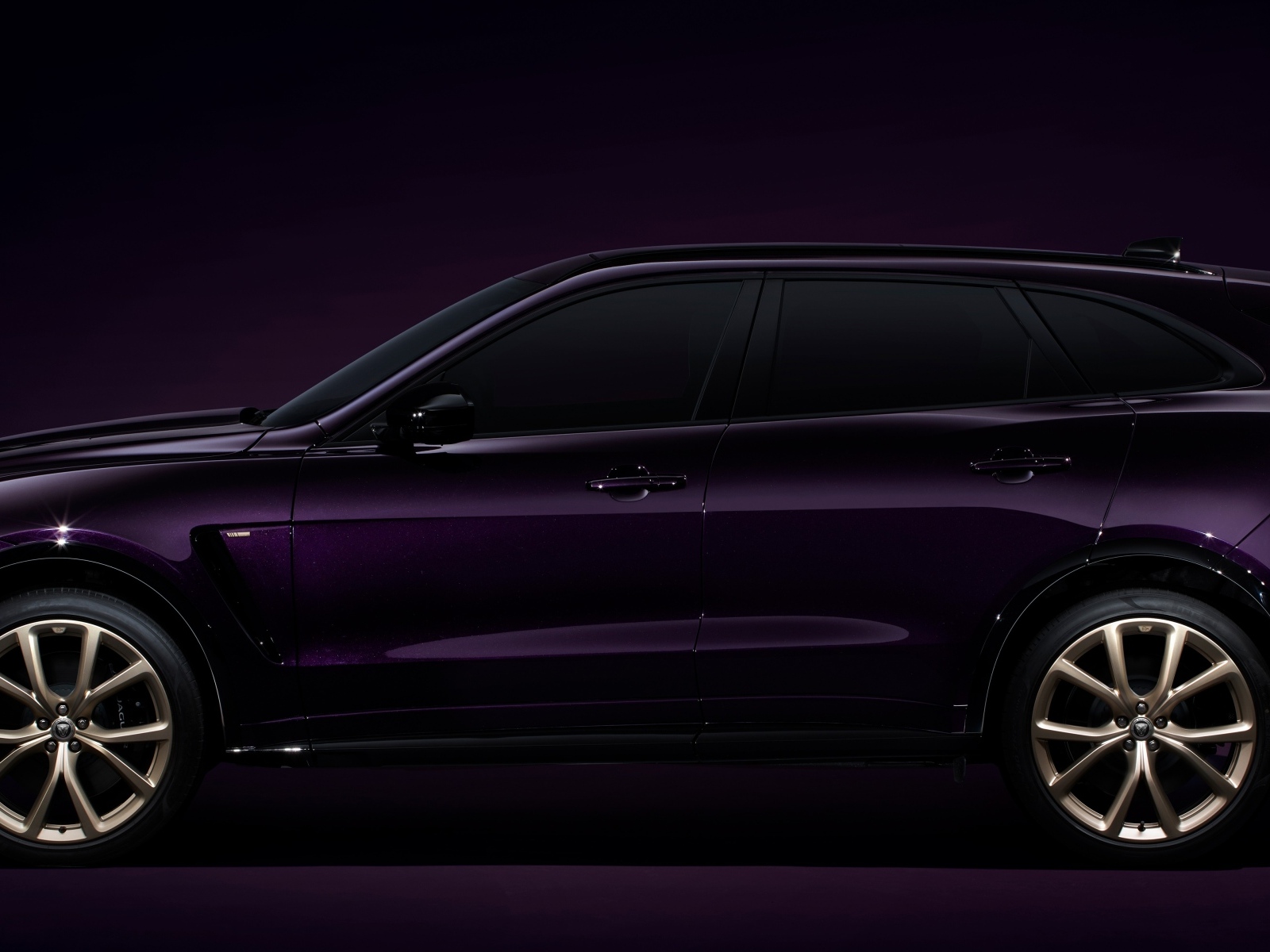 Автомобиль Jaguar F-Pace SVR