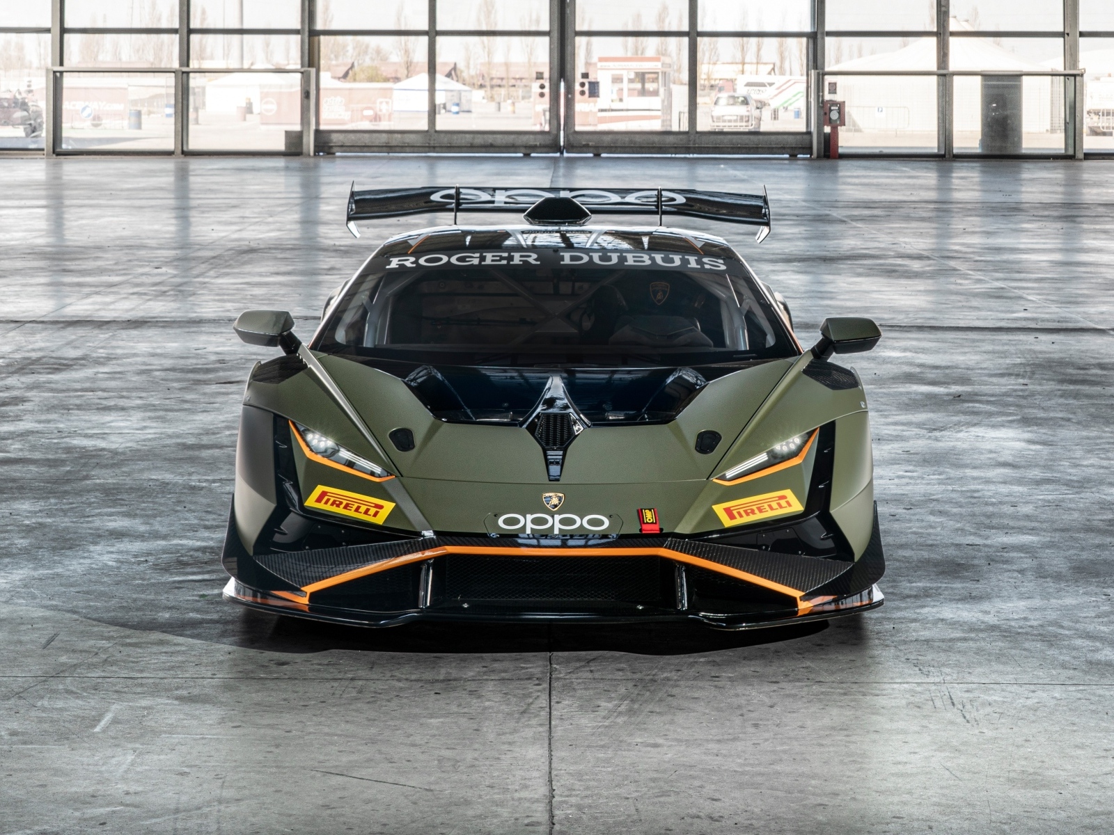 Автомобиль Lamborghini Huracán Super Trofeo EVO2  в ангаре