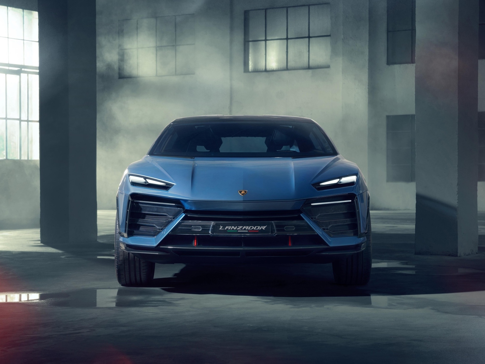 Автомобиль Lamborghini Lanzador Concept EV в здании