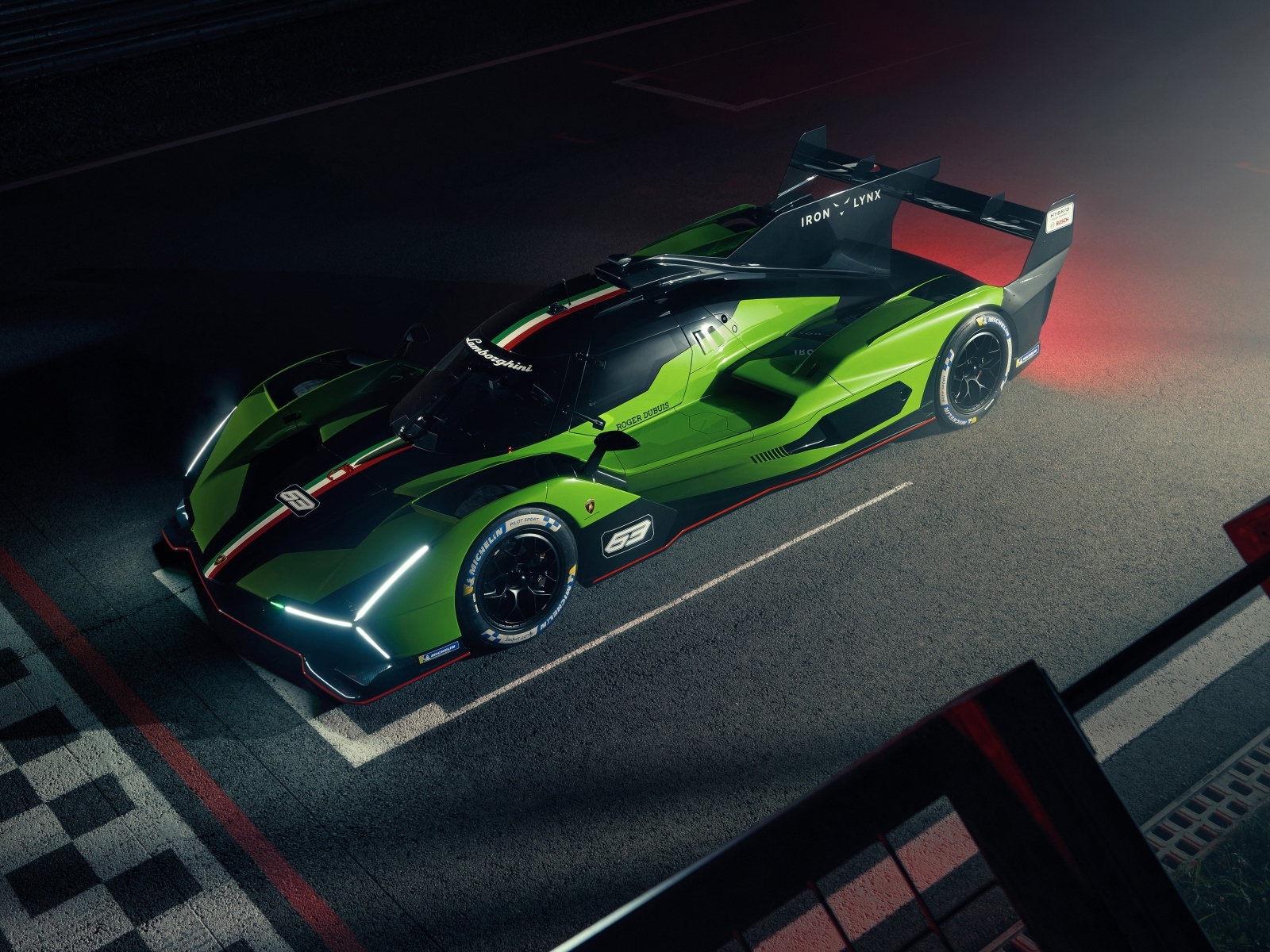 Вид сверху на автомобиль Lamborghini SC63 2023 года