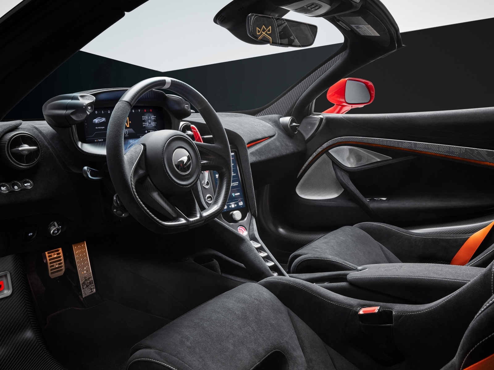 Дорогой салон автомобиля McLaren 750S