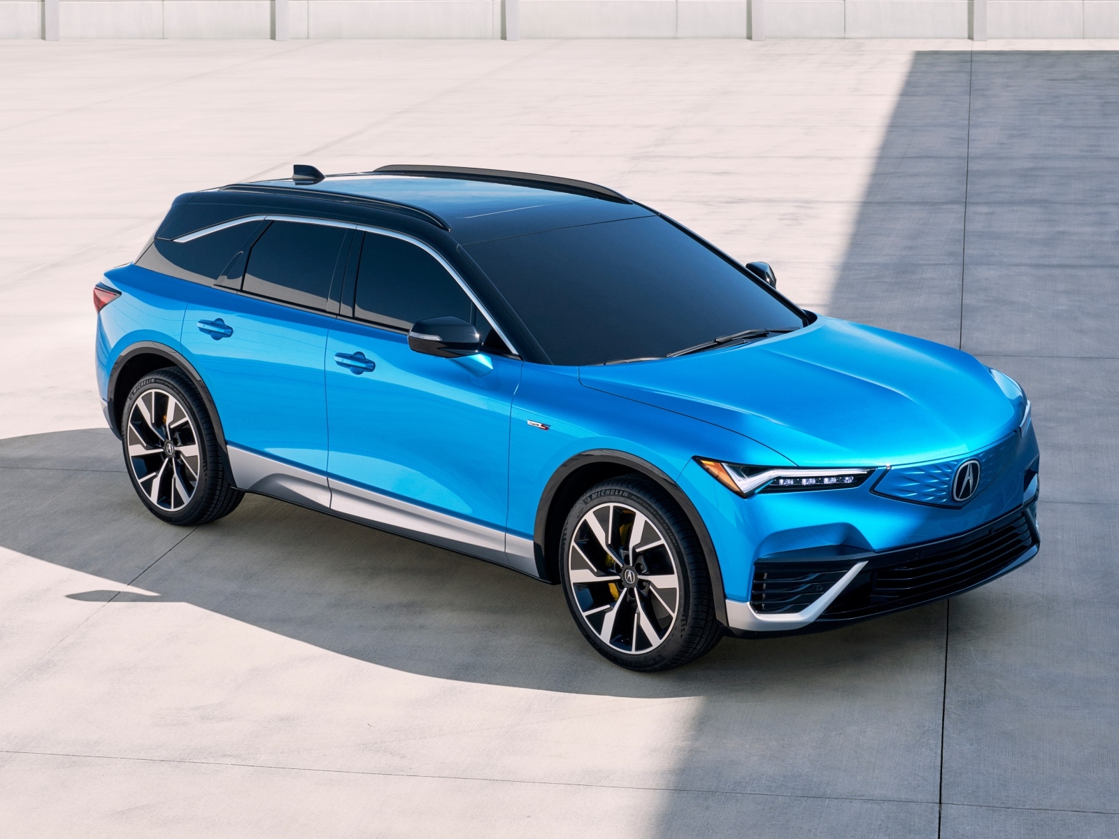 Голубой автомобиль Acura ZDX Type S 2024 года