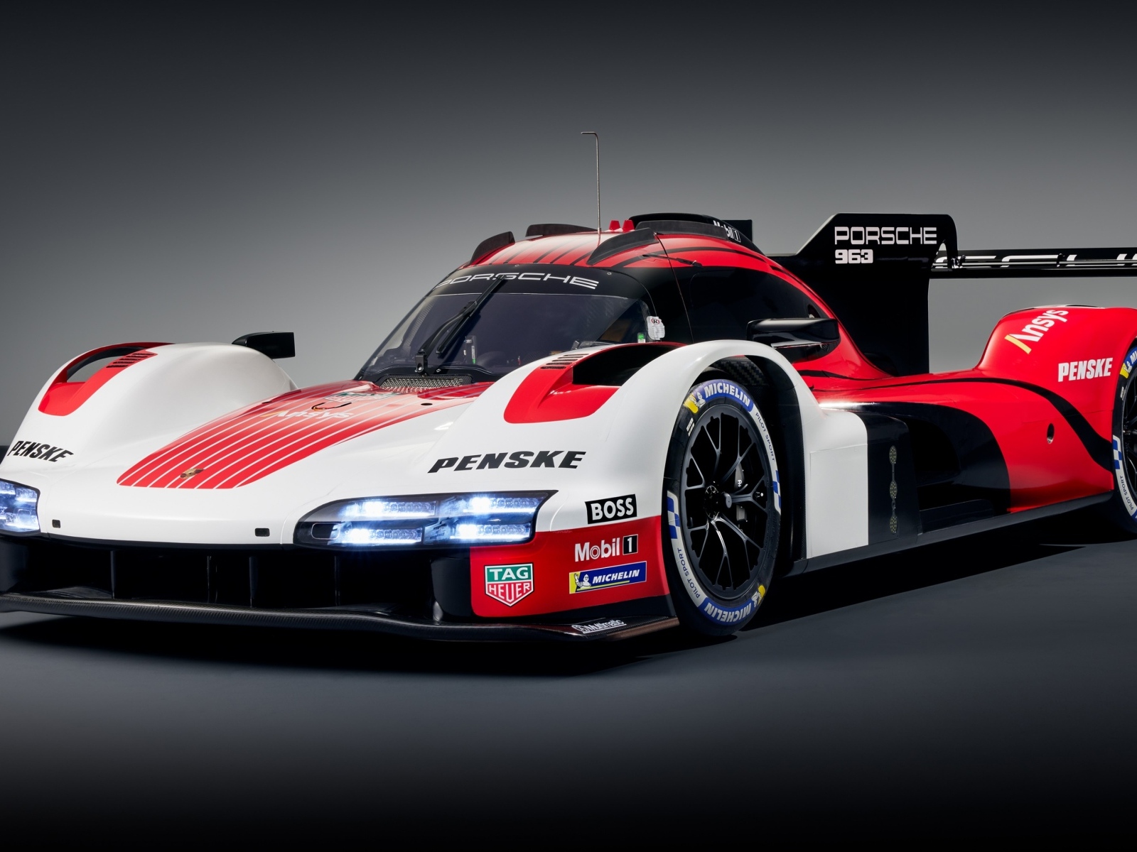 Гоночный автомобиль Porsche 963 Prototype