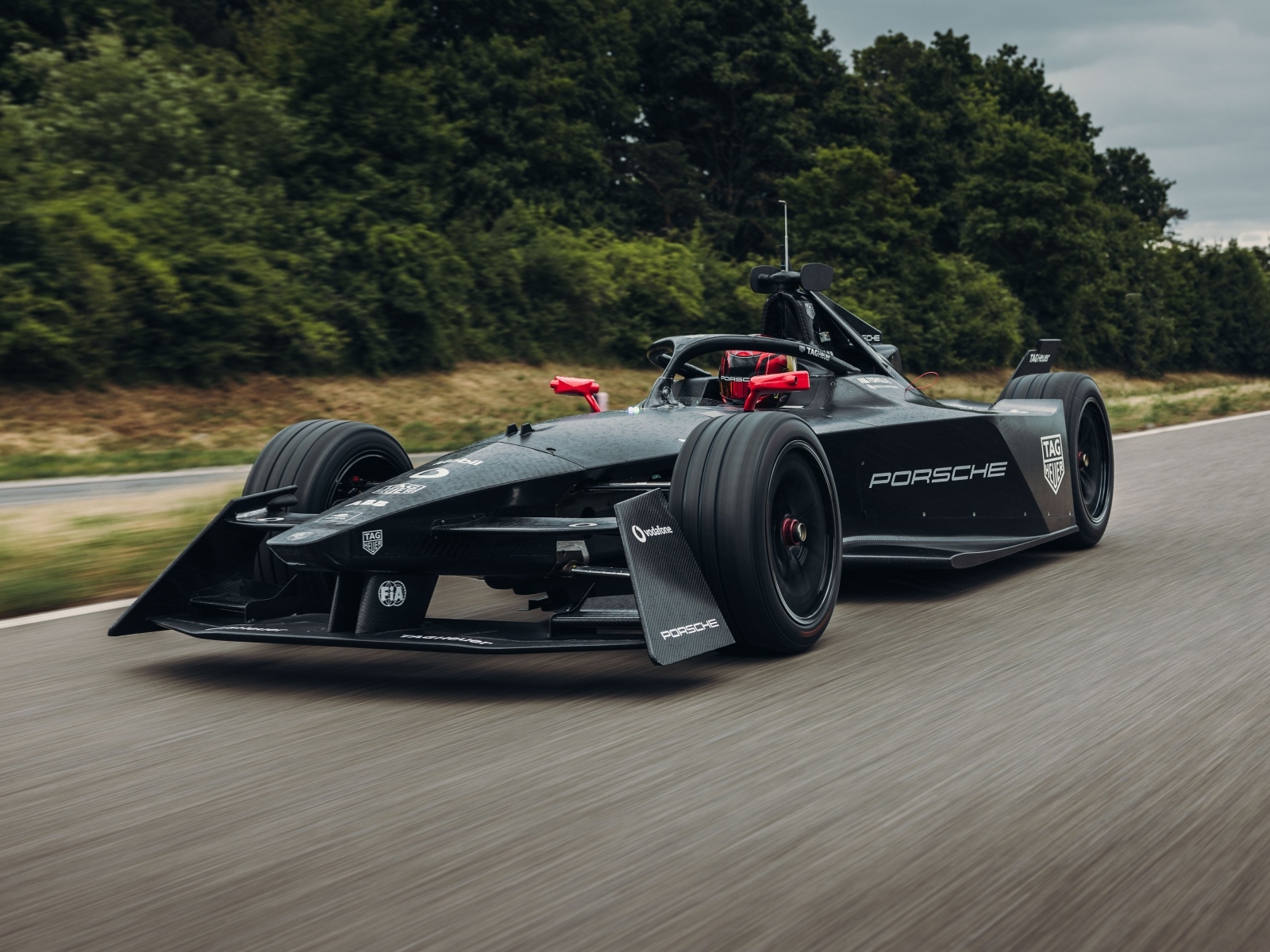 Электрический спортивный автомобиль Porsche 99X