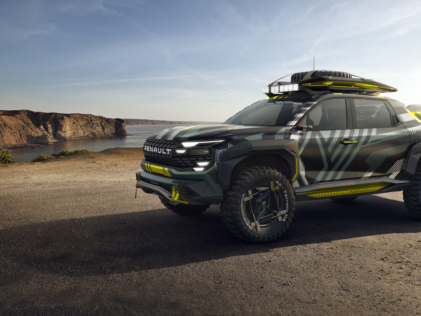 Внедорожник Renault Niagara  у моря