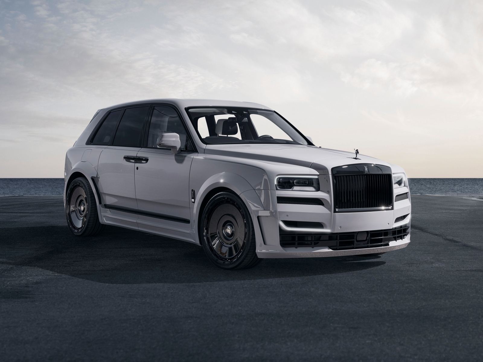 Дорогой автомобиль Rolls-Royce Cullinan Overdose S 2023 года
