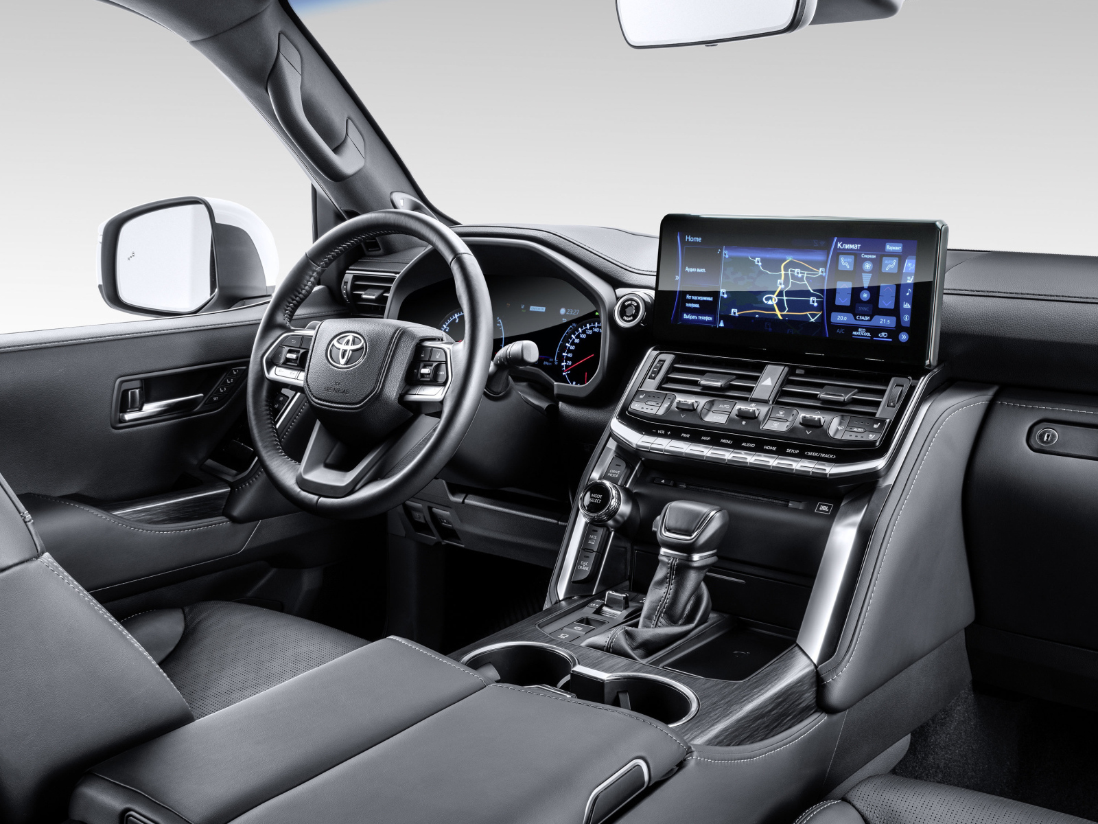 Кожаный салон автомобиля Toyota Land Cruiser 70th Anniversary 2022 года