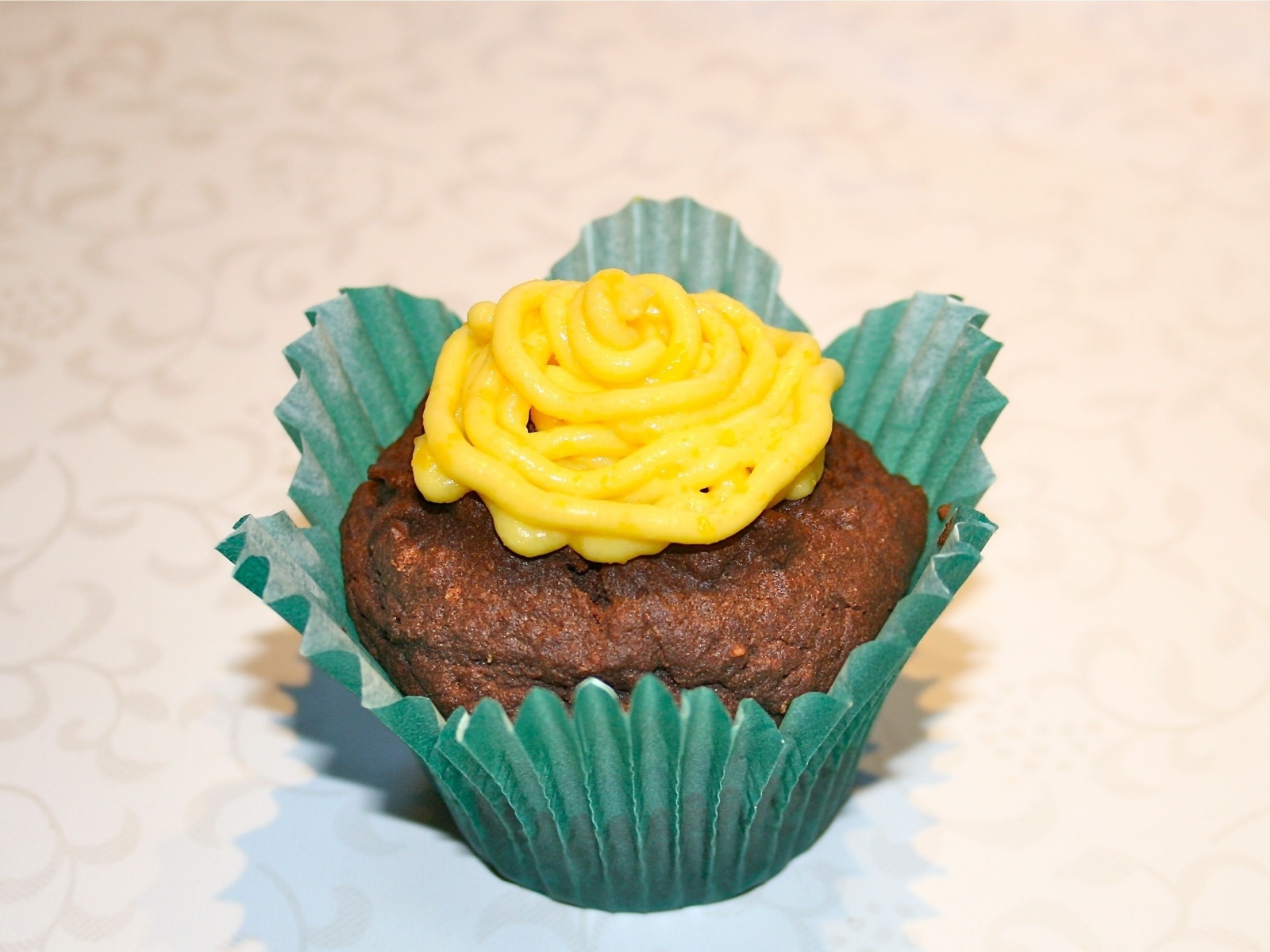 Аппетитный маффин с лимонным кремом