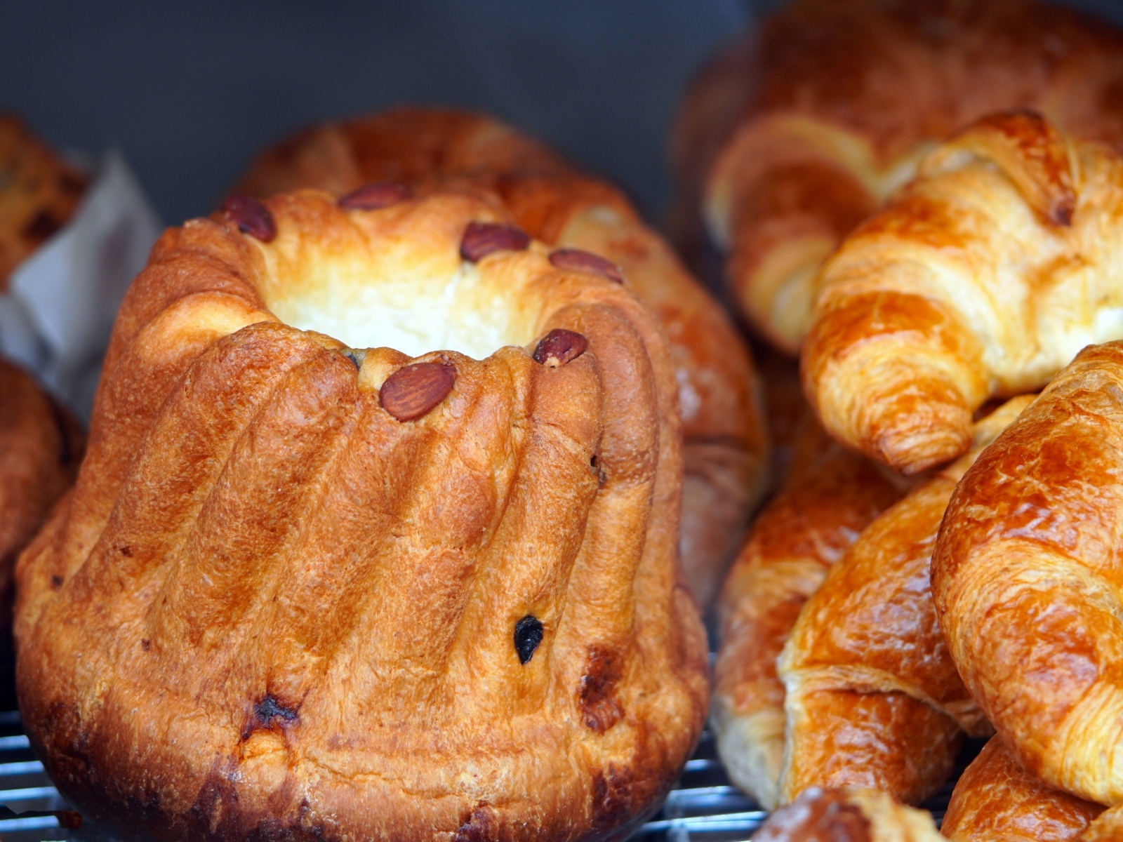 Свежая ароматная сладкая выпечка