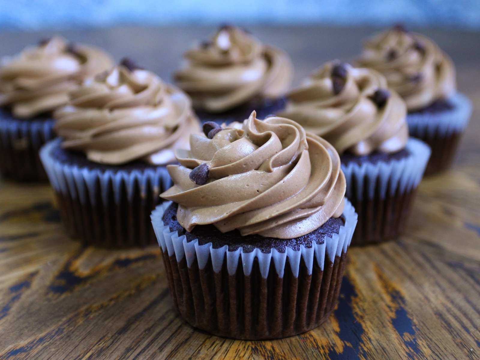 Маффины с кремом и шоколадной крошкой