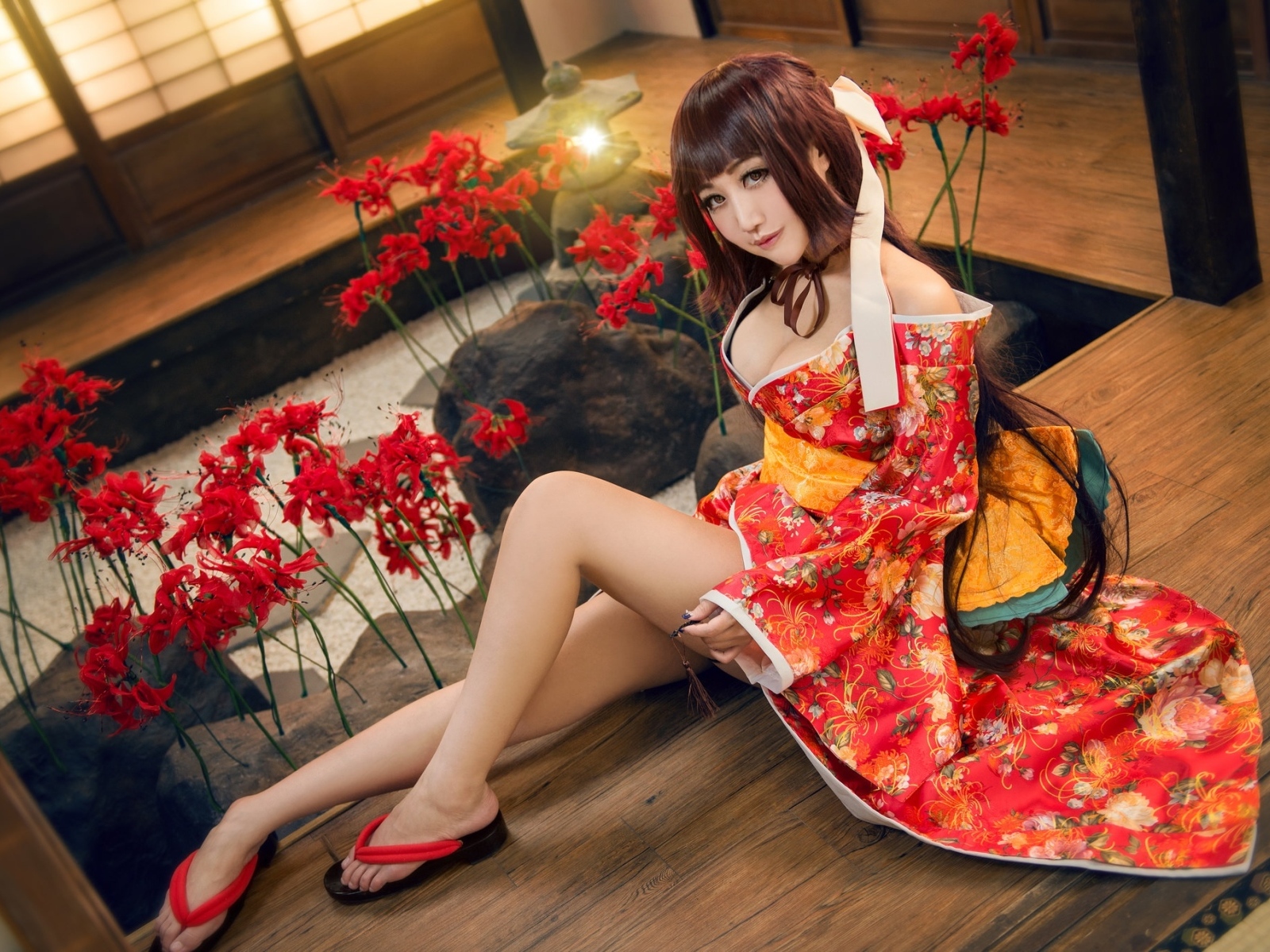 Девушка азиатка в красивом платье