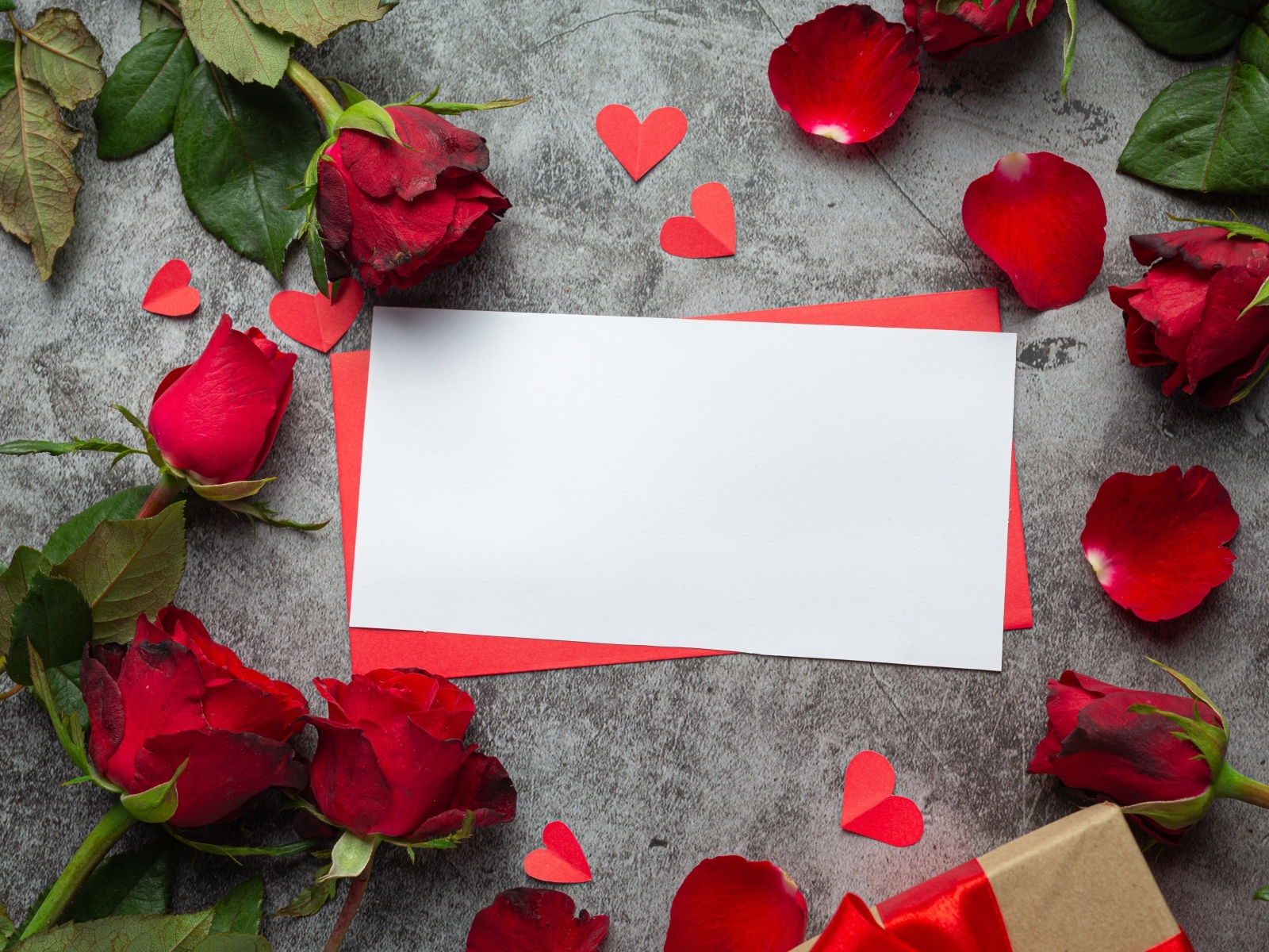 Красивый шаблон открытки с розами на 8 марта