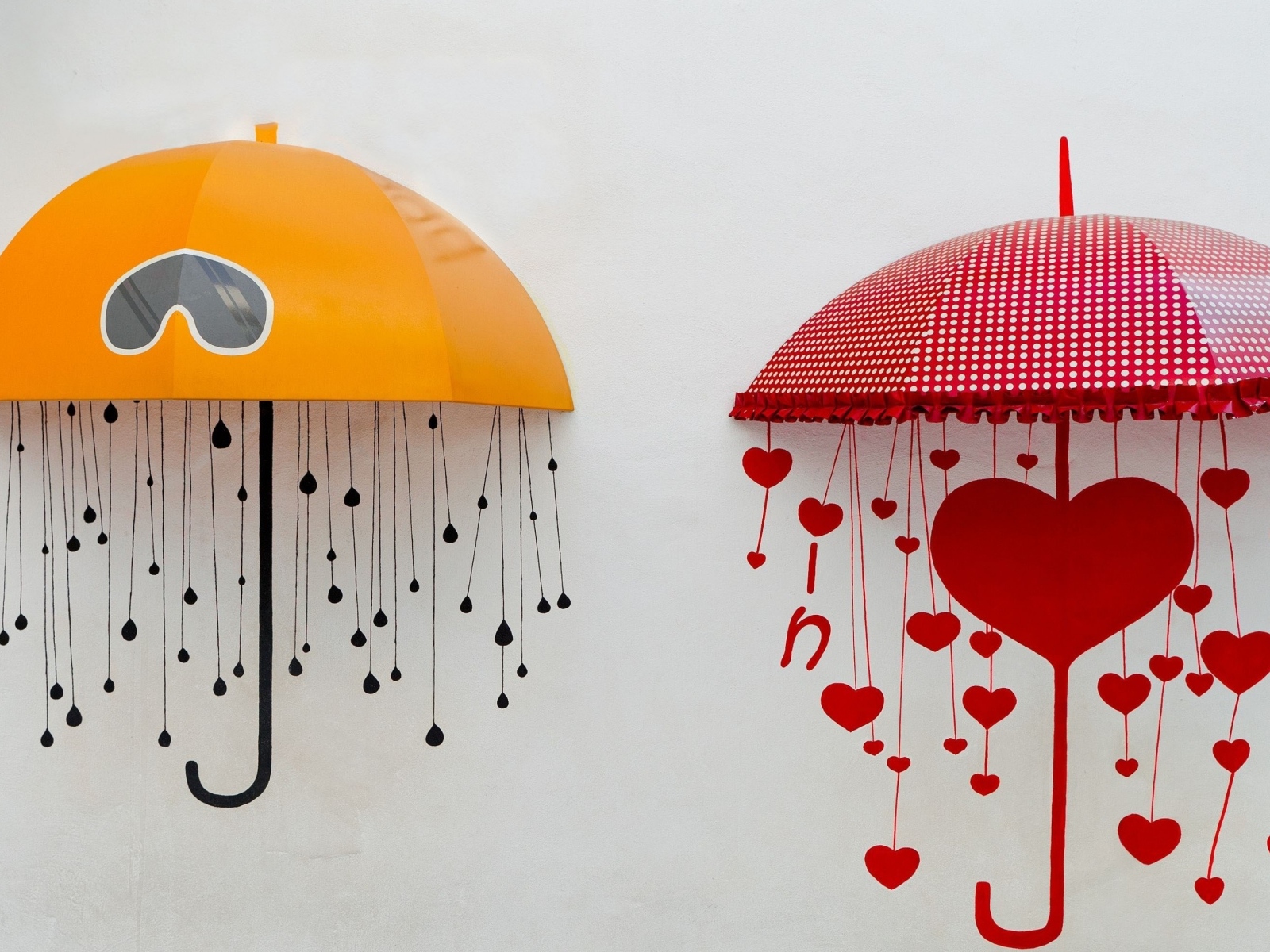Два нарисованных зонта на серой поверхности