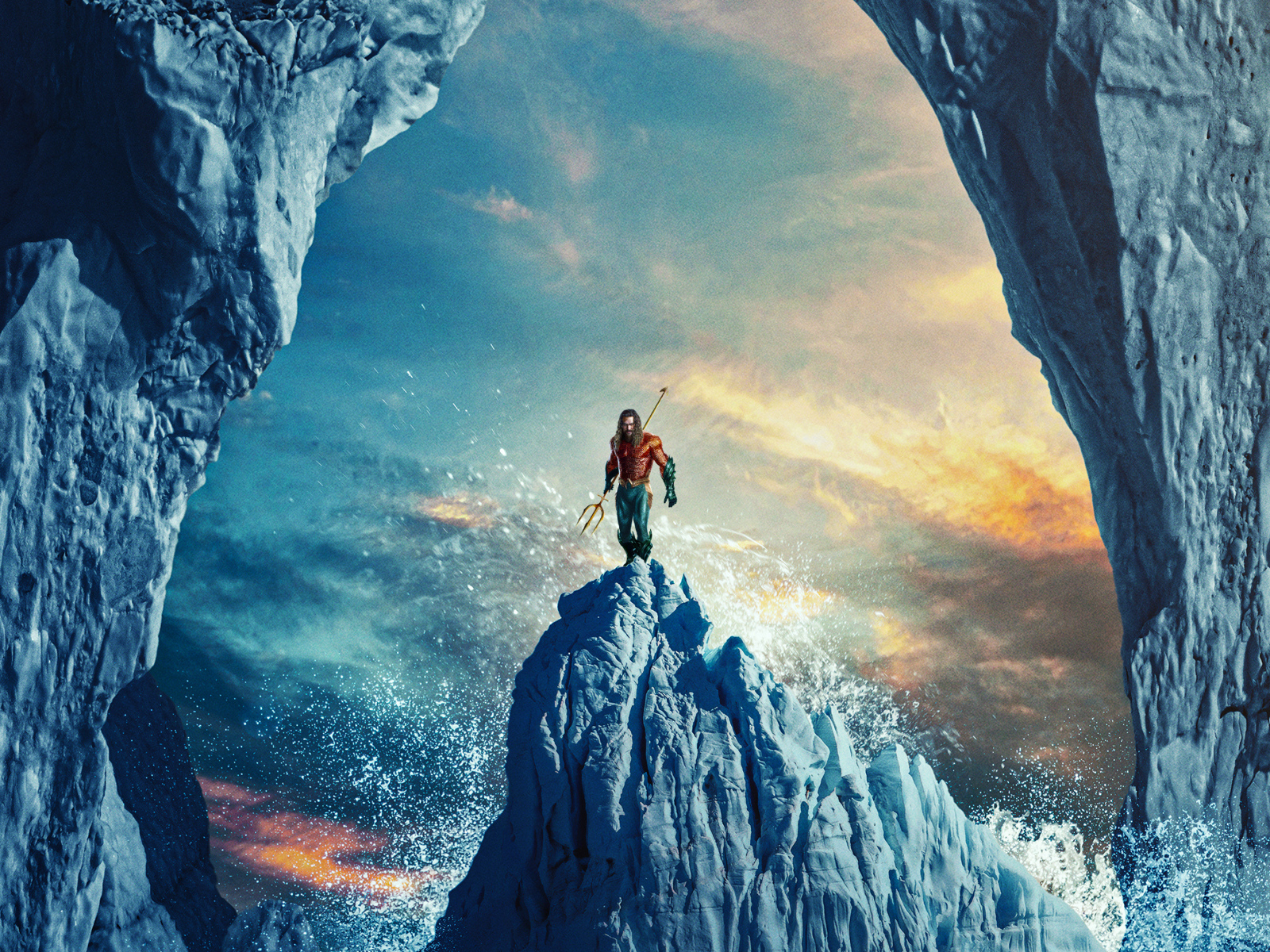 Супергерой Аквамен стоит на айсберге