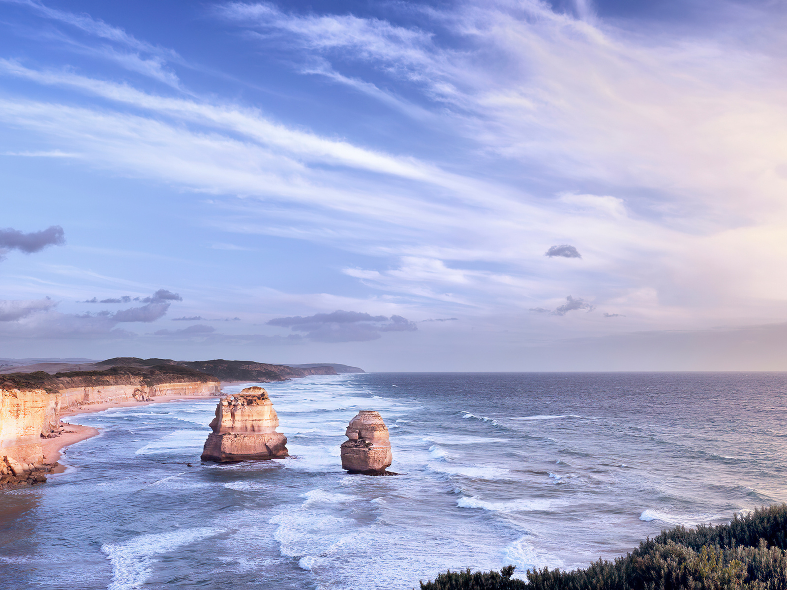 Спокойное море под красивым небом