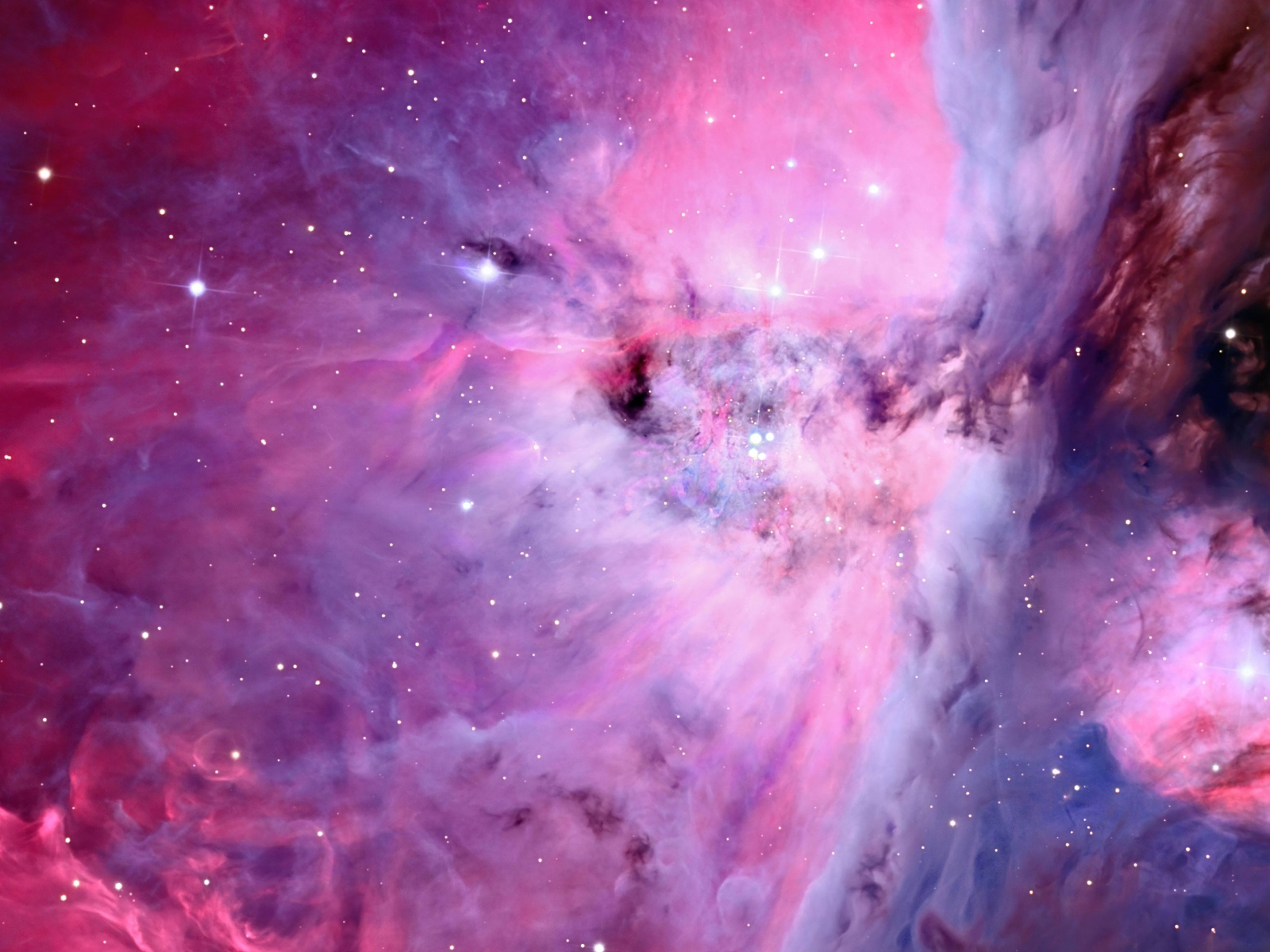 Розовая космическая туманность