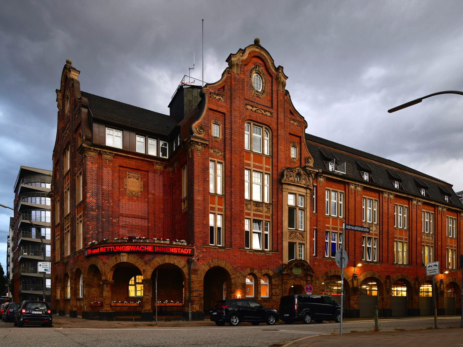 Большой красный дом в городе Гамбург, Германия