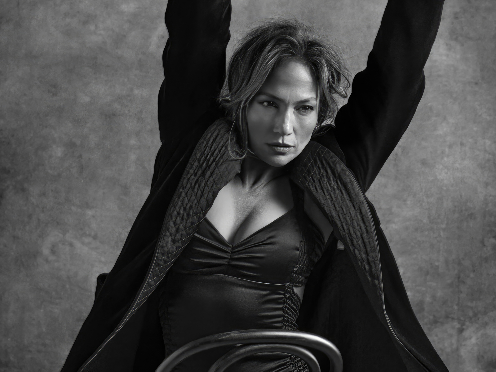 Черно-белое фото актрисы Дженнифер Лопес