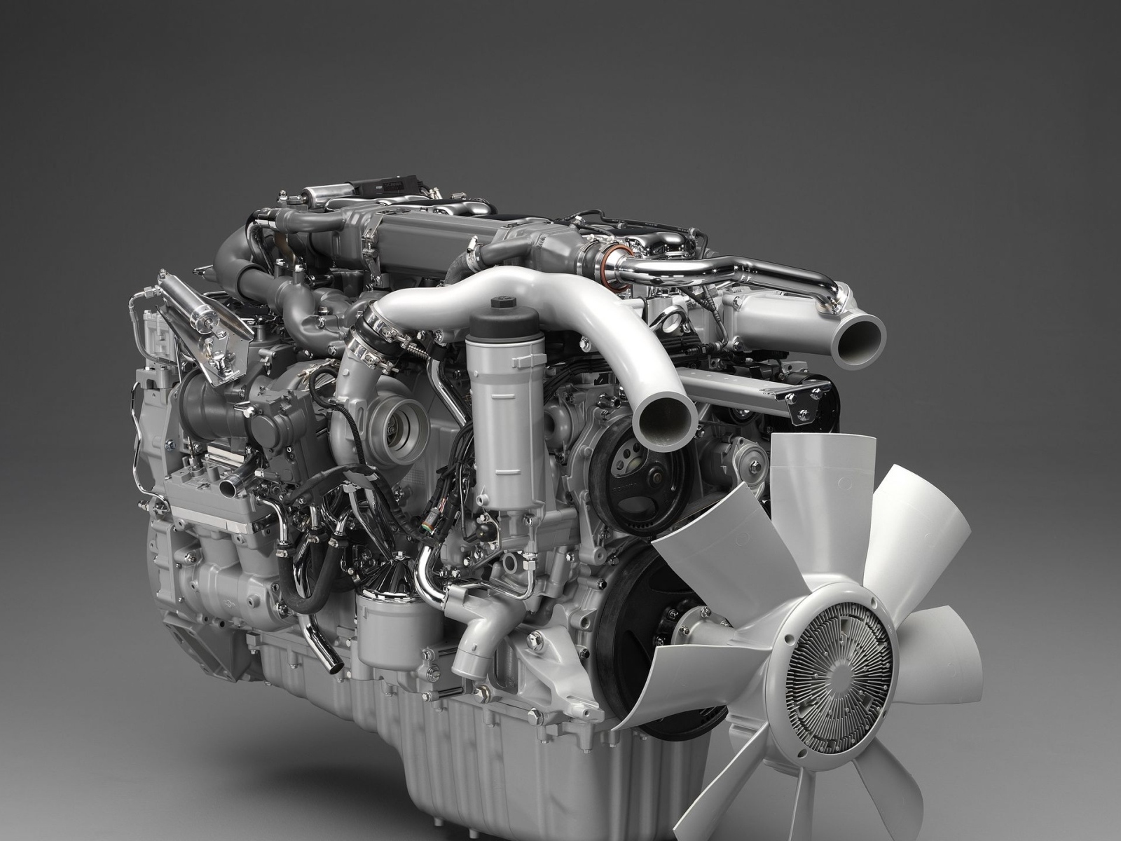 3д модель мотора на сером фоне