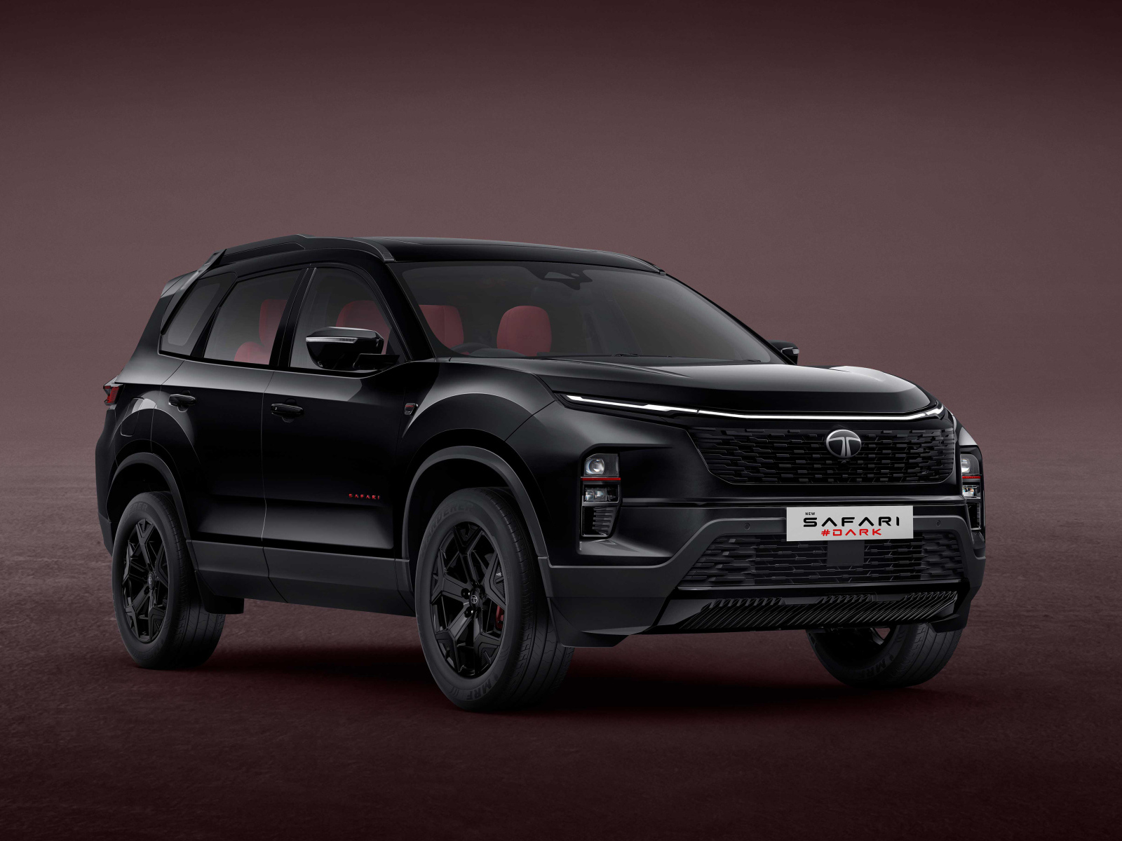 Черный внедорожник Tata Safari DARK Concept 2024 года