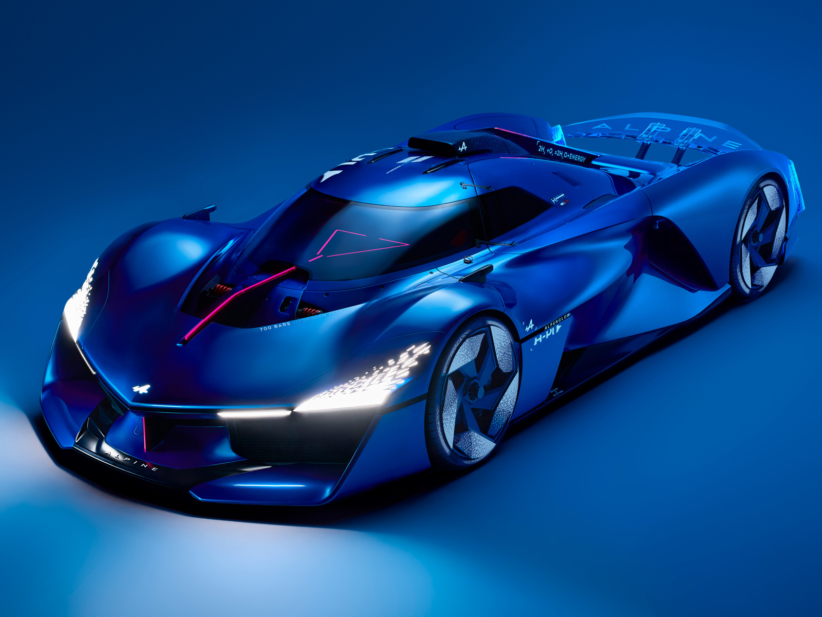 Синий автомобиль Alpine Alpenglow Hy4 2024 года вид спереди