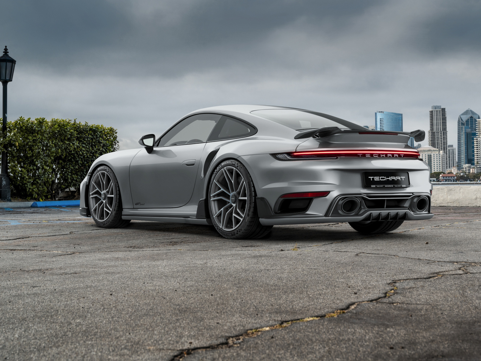 Вид сзади на автомобиль TechArt GTsport 2024 года