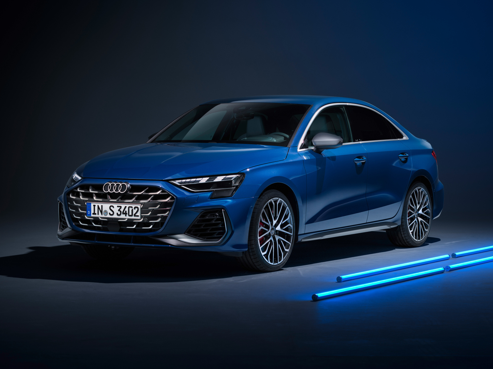 Синий автомобиль Audi S3 Sedan 2024 года