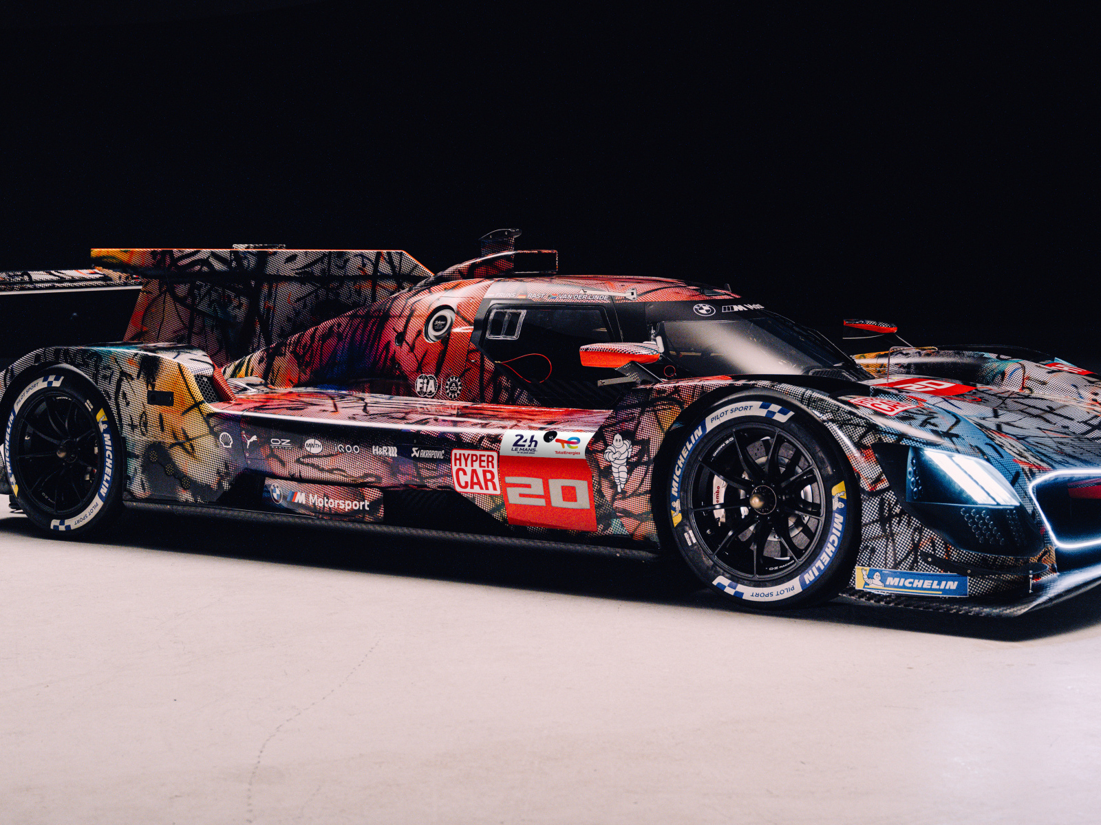 Гоночный автомобиль BMW Art Car By Julie Mehretu