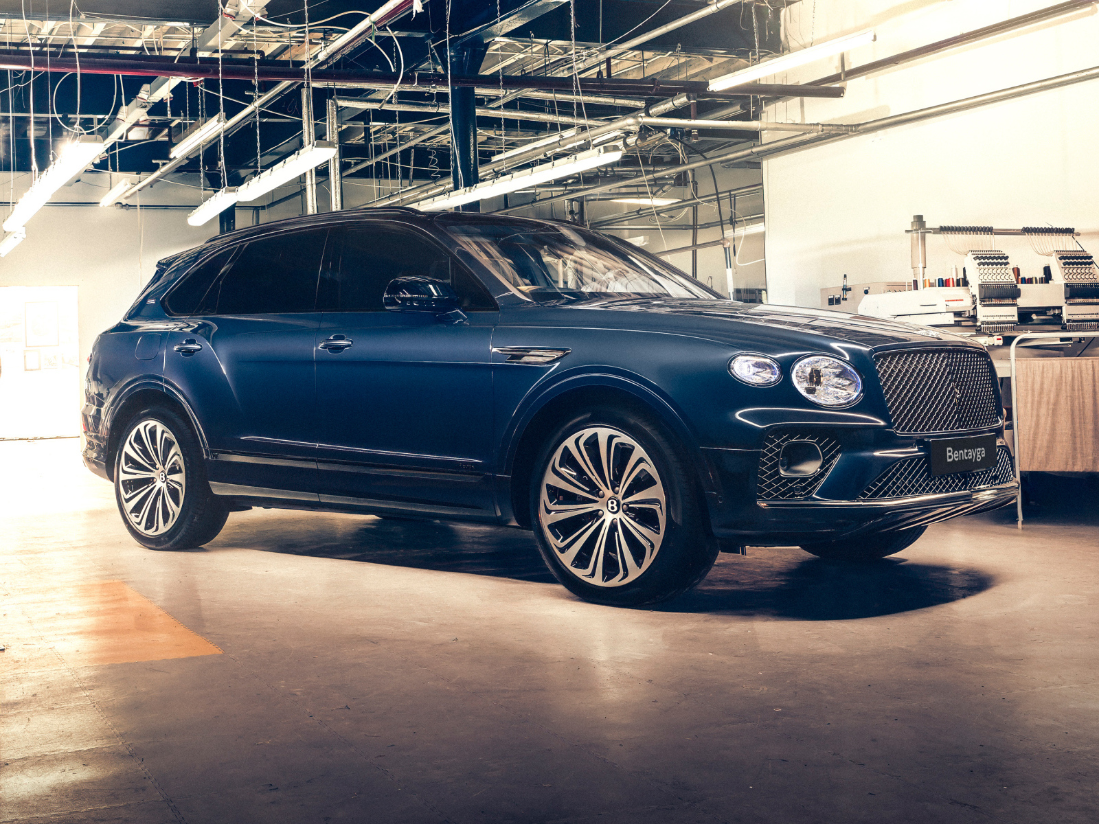 Дорогой автомобиль Bentley Bentayga By Mulliner
