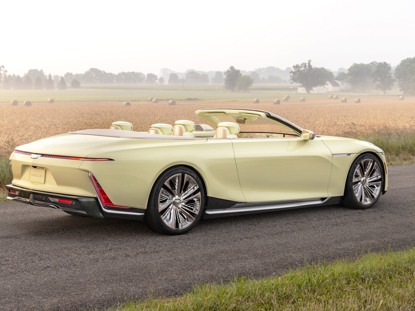 Желтый Cadillac Sollei Concept вид сзади