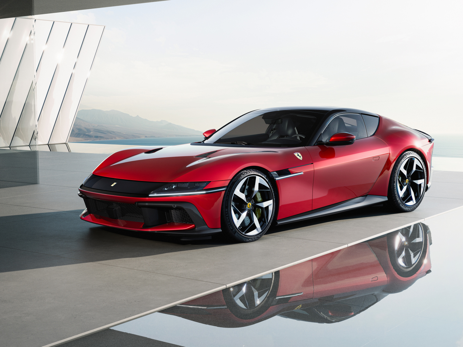 Красный автомобиль Ferrari 12Cilindri 2024 года