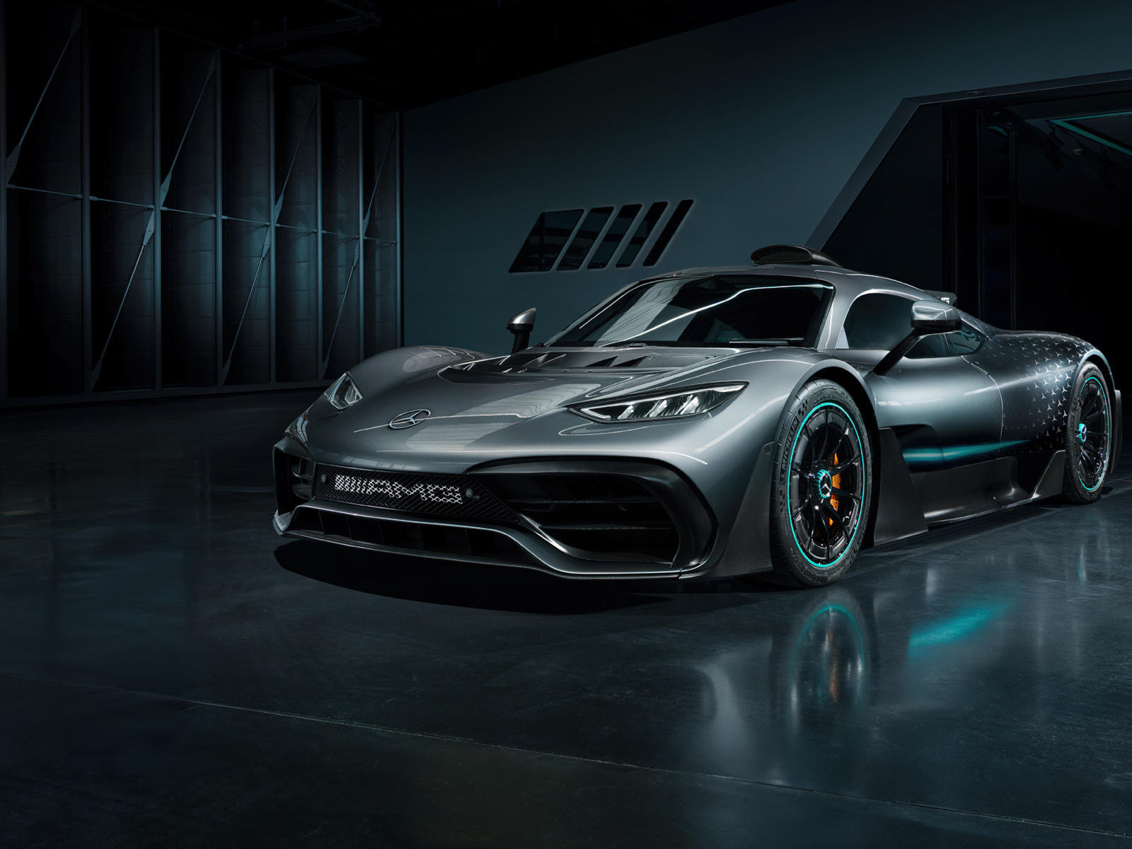 Быстрый спортивный автомобиль Mercedes-AMG ONE