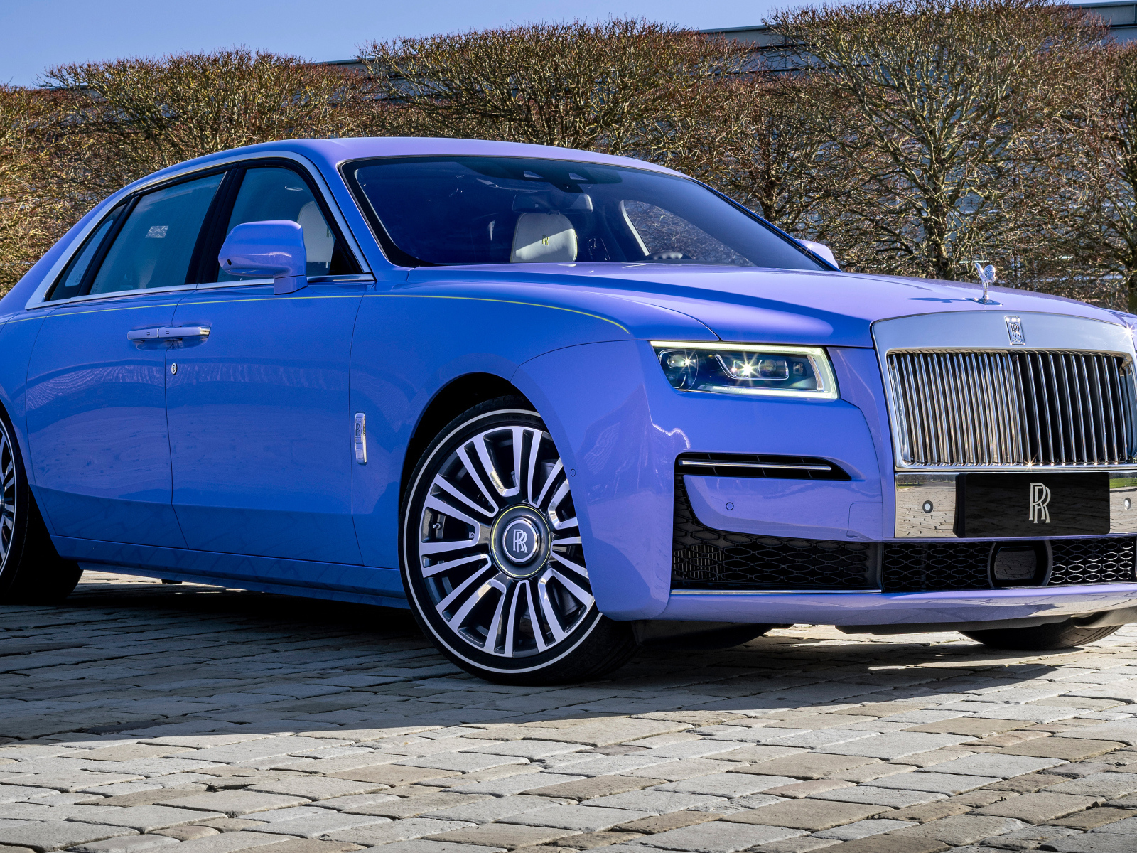 Дорогой автомобиль Rolls-Royce Ghost Extended Expressionism 2024 года