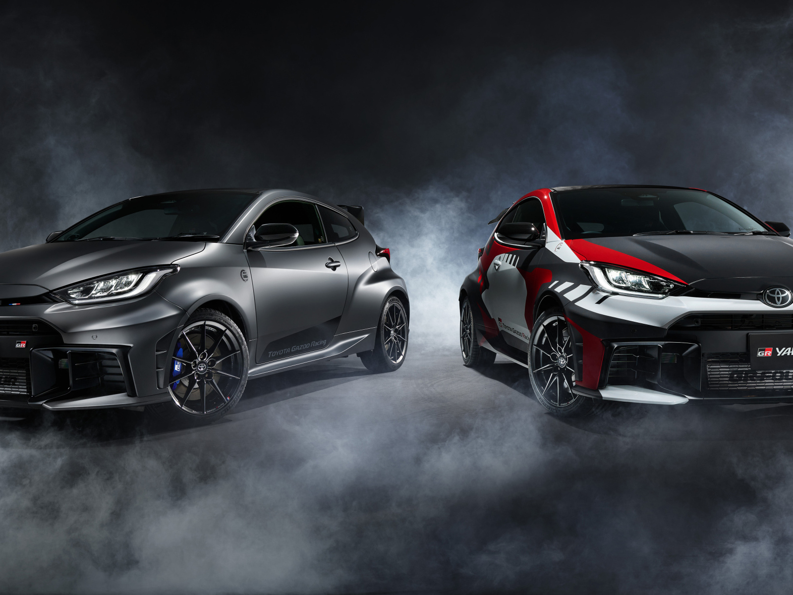 Два автомобиля Toyota GR Yaris RZ High Performance Sebastien Ogier Edition