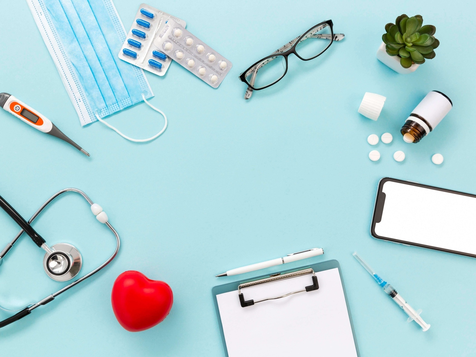 Атрибуты медика на голубом фоне