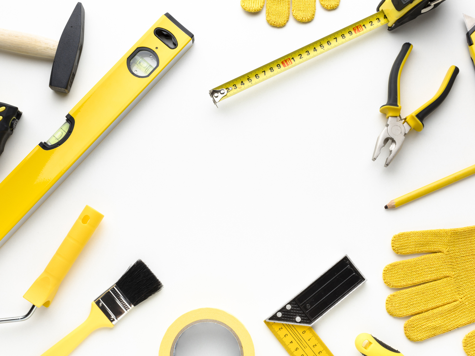 Инструменты маляра на белом фоне