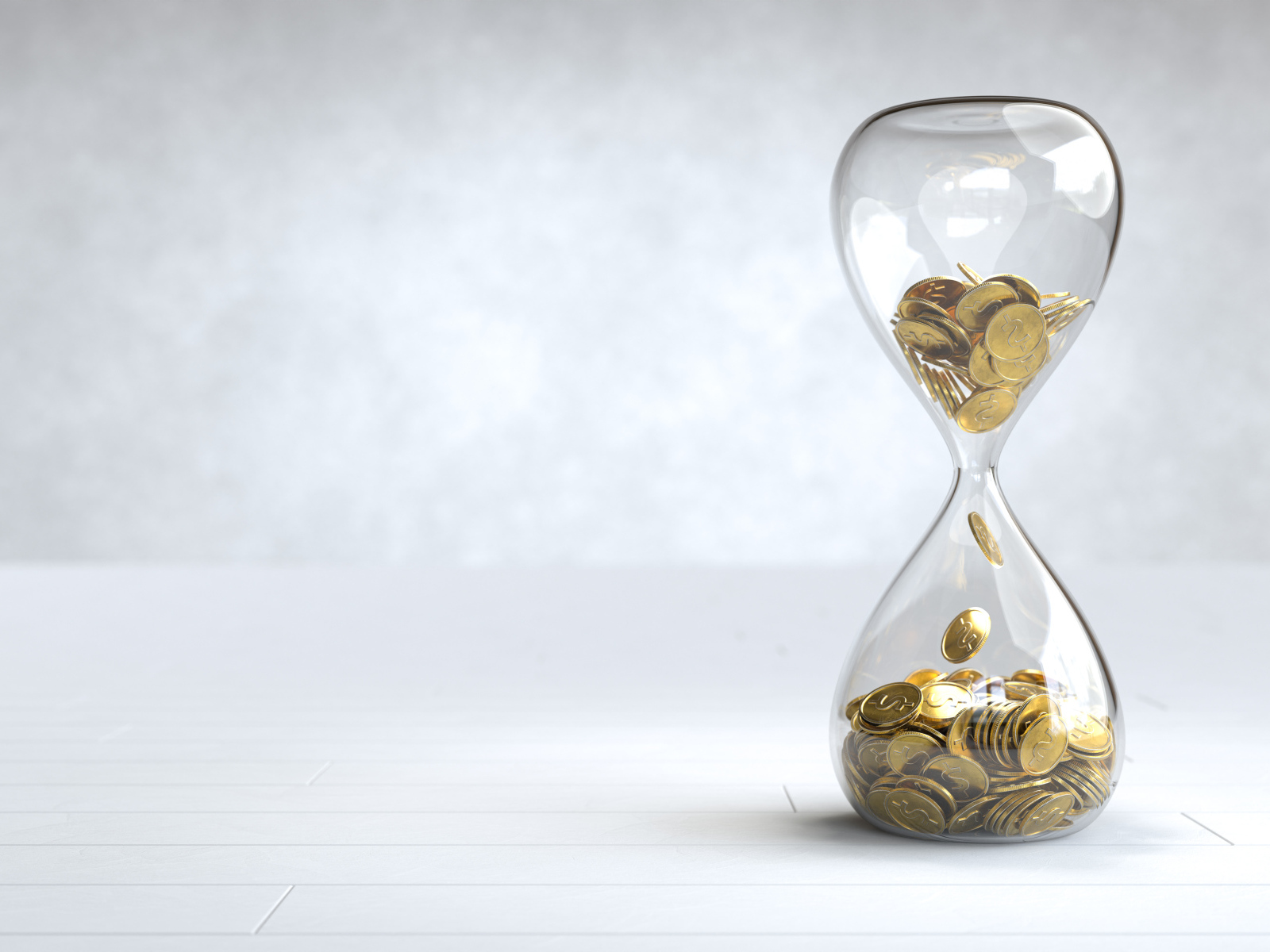 Стеклянные часы с монетами на сером фоне