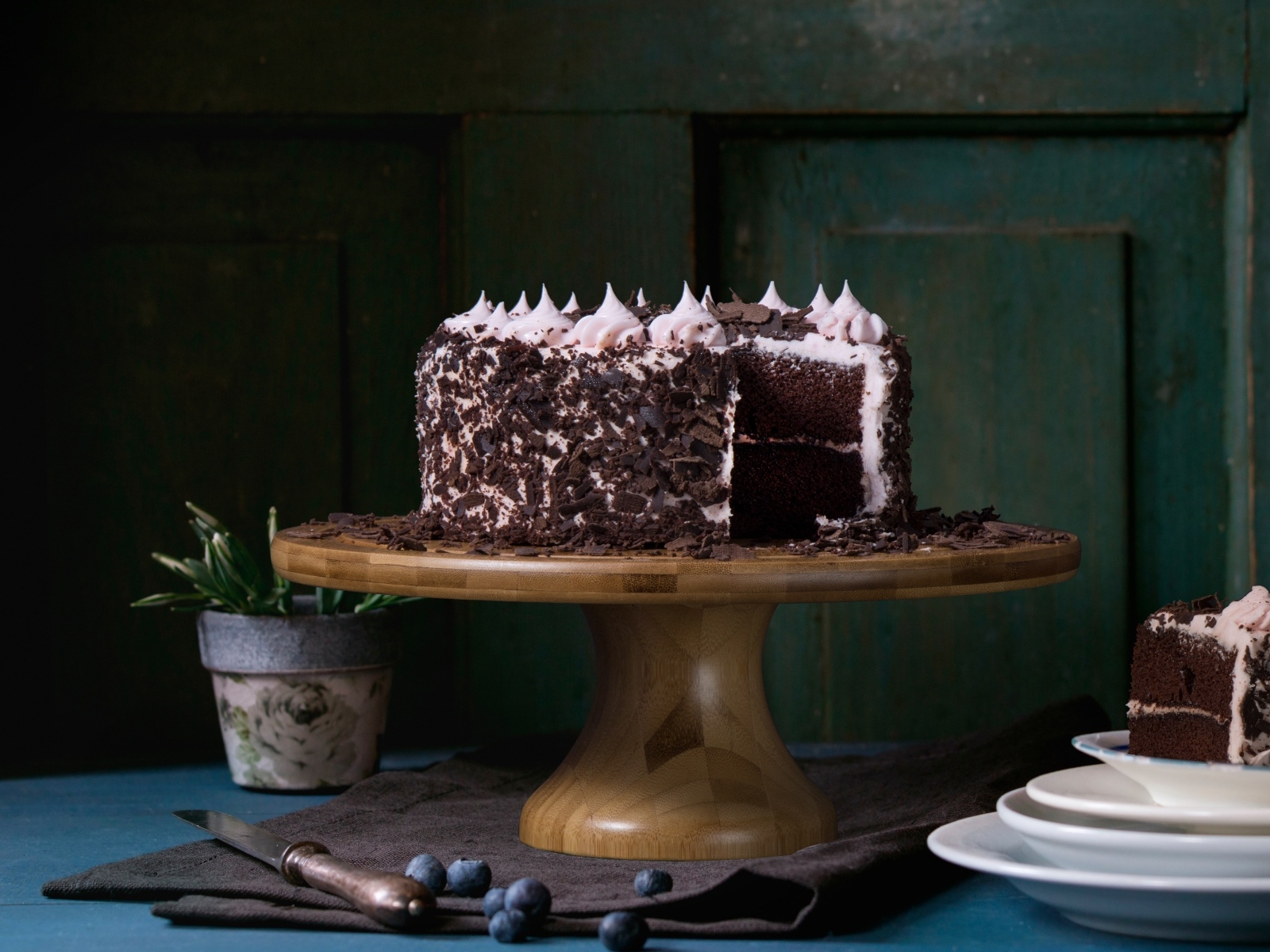 Торт с шоколадной крошкой и кремом