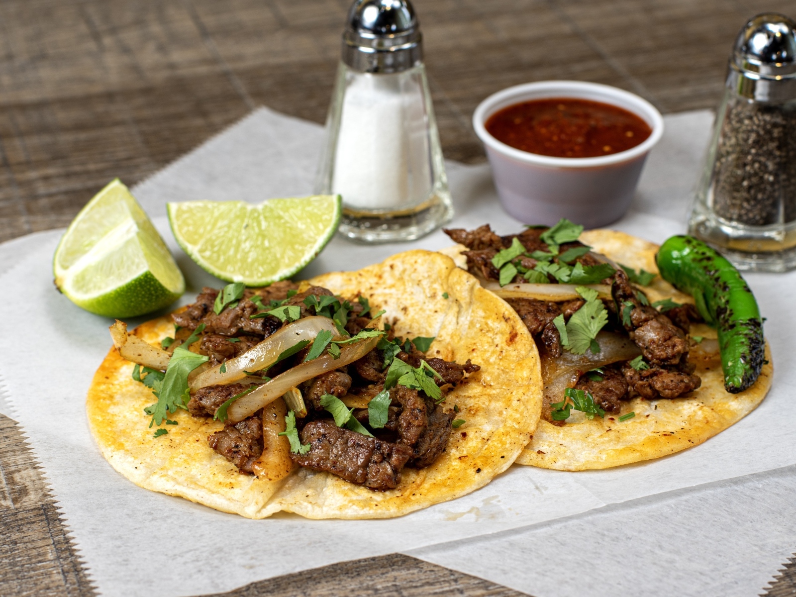 Блюдо тако с лепешками с начинкой