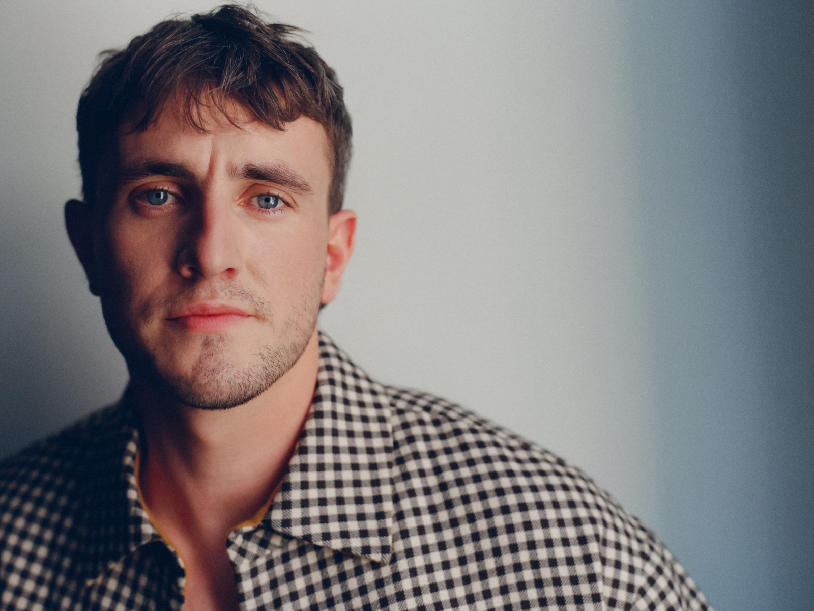 Голубоглазый ирландский актер Пол Мескал