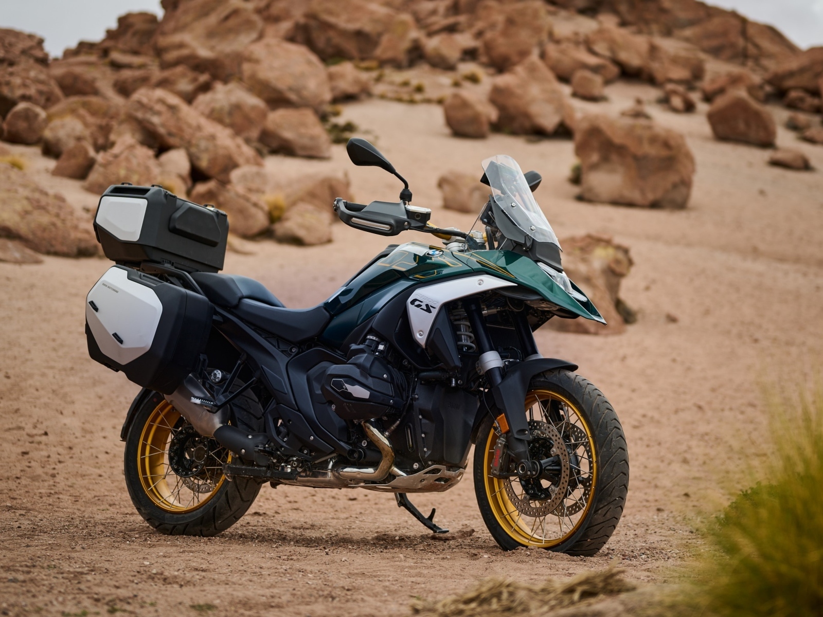 Мотоцикл BMW R 1300 GS в горах