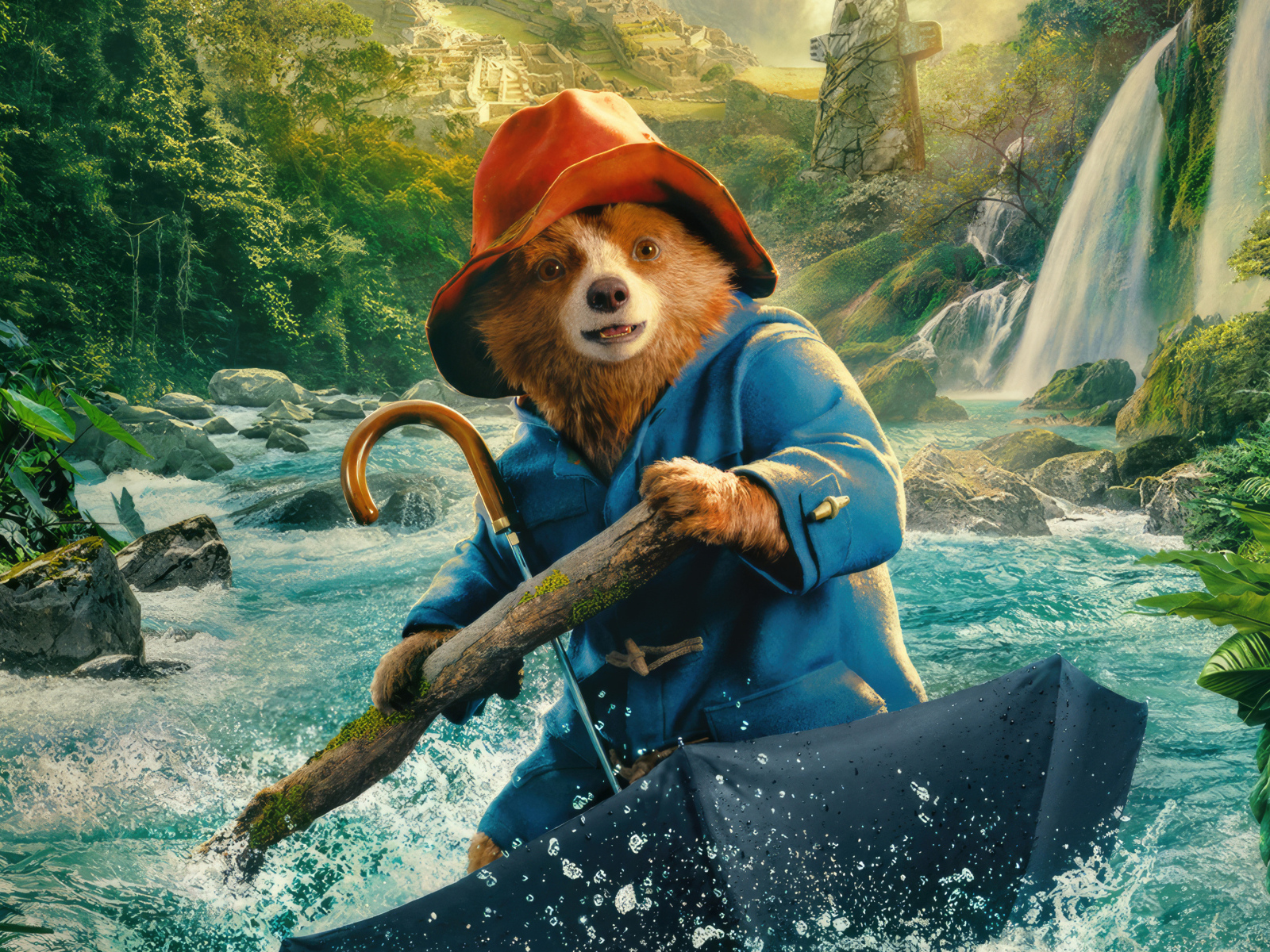 Медведь плывет по реке в фильме Паддингтон в Перу, 2024